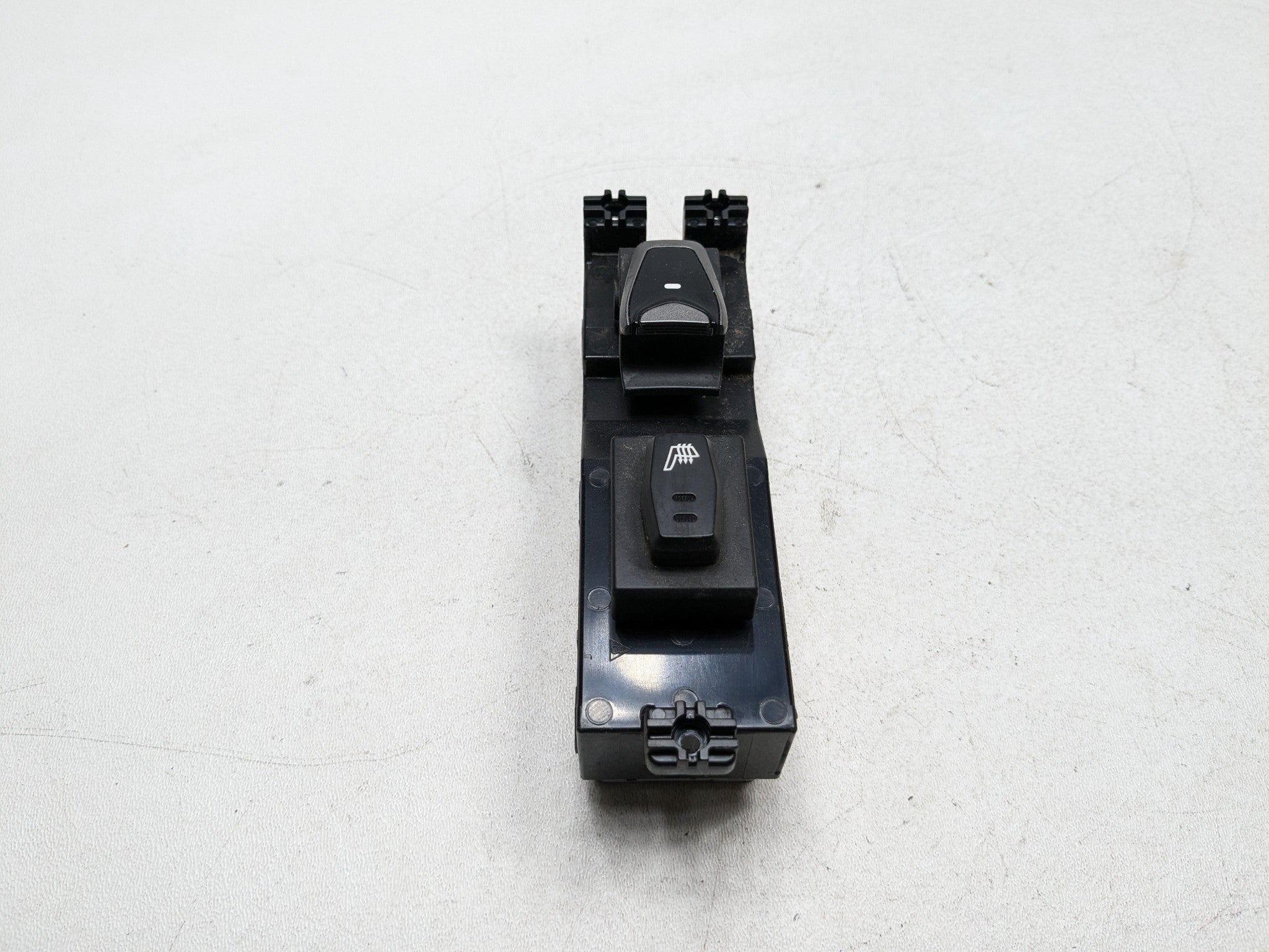 2013 - 2016 HYUNDAI SANTA FE OEM DOOR SWITCH ASSEMBLY REAR RIGHT PASSENGER SIDE