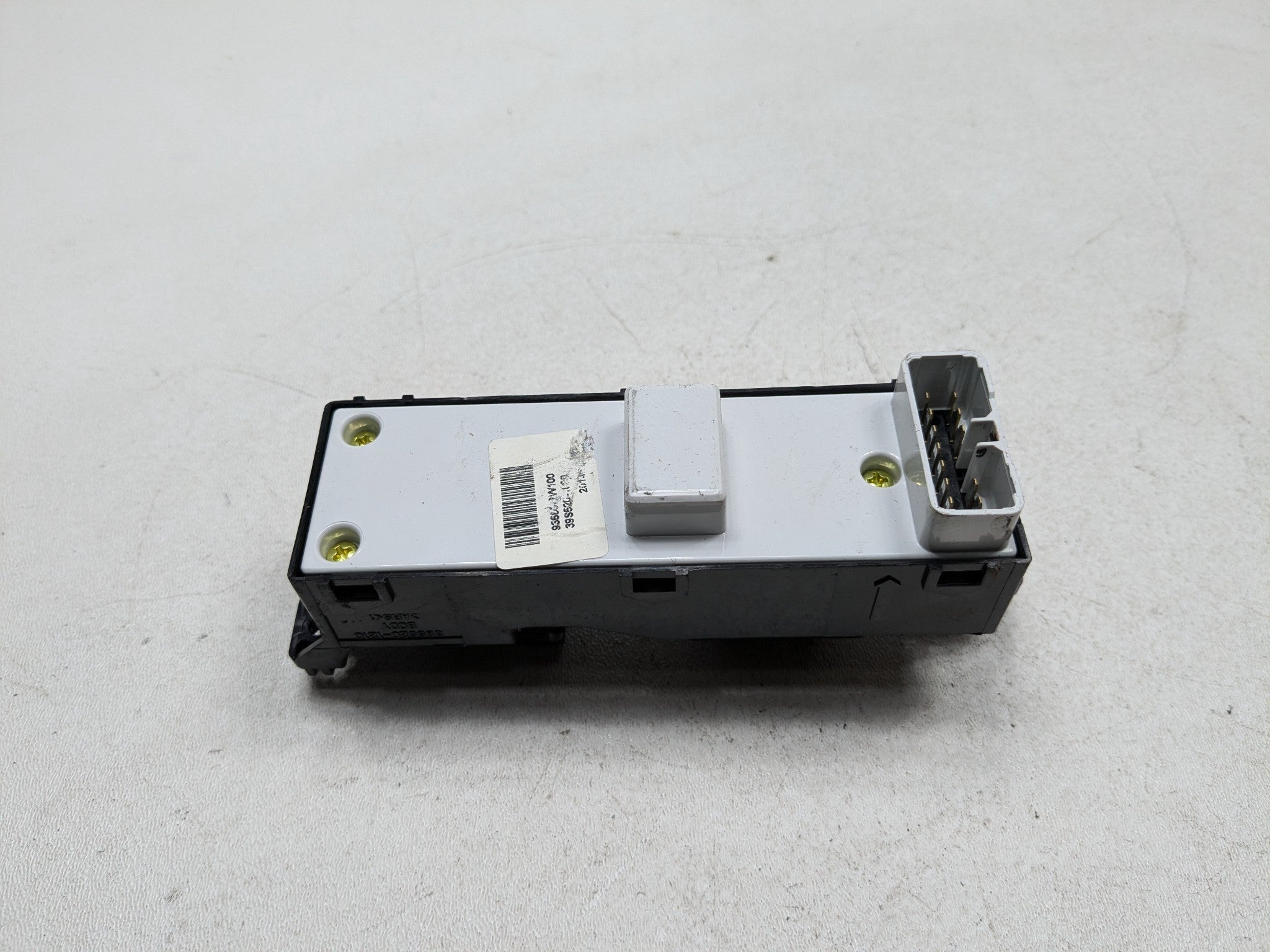 2013 - 2016 HYUNDAI SANTA FE OEM DOOR SWITCH ASSEMBLY REAR RIGHT PASSENGER SIDE