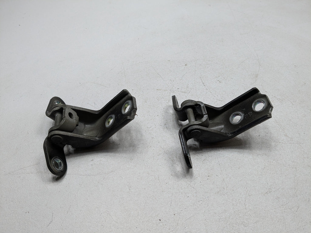 2013 - 2016 HYUNDAI SANTA FE OEM DOOR HINGE SET UPPER AND LOWER FRONT RIGHT SIDE