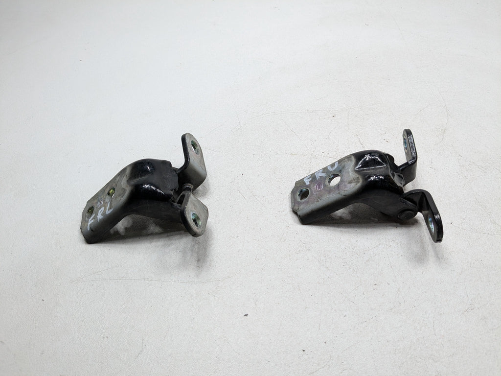 2013 - 2016 HYUNDAI SANTA FE OEM DOOR HINGE SET UPPER AND LOWER FRONT RIGHT SIDE