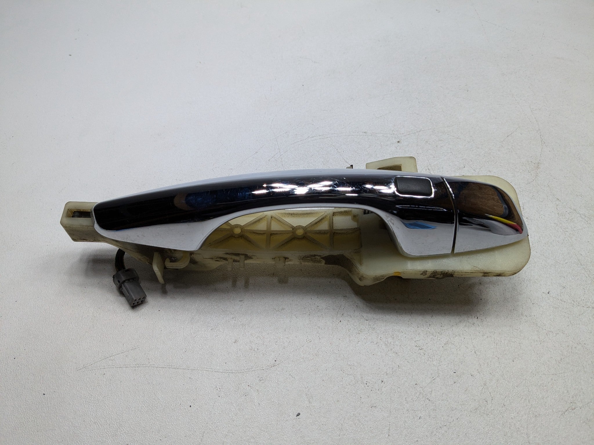 2013 - 2016 HYUNDAI SANTA FE OEM EXTERIOR DOOR HANDLE FRONT RIGHT PASSENGER SIDE