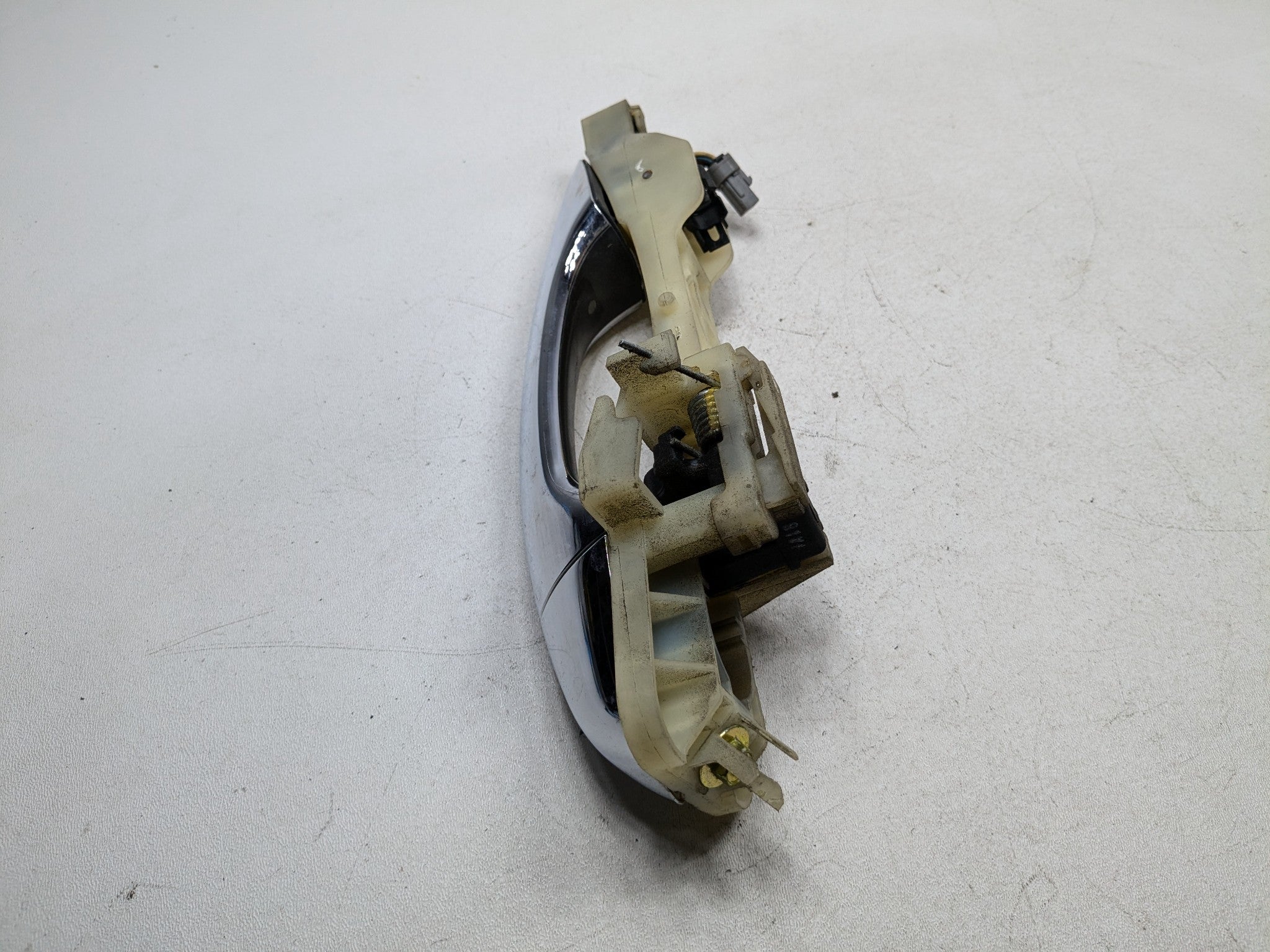 2013 - 2016 HYUNDAI SANTA FE OEM EXTERIOR DOOR HANDLE FRONT RIGHT PASSENGER SIDE