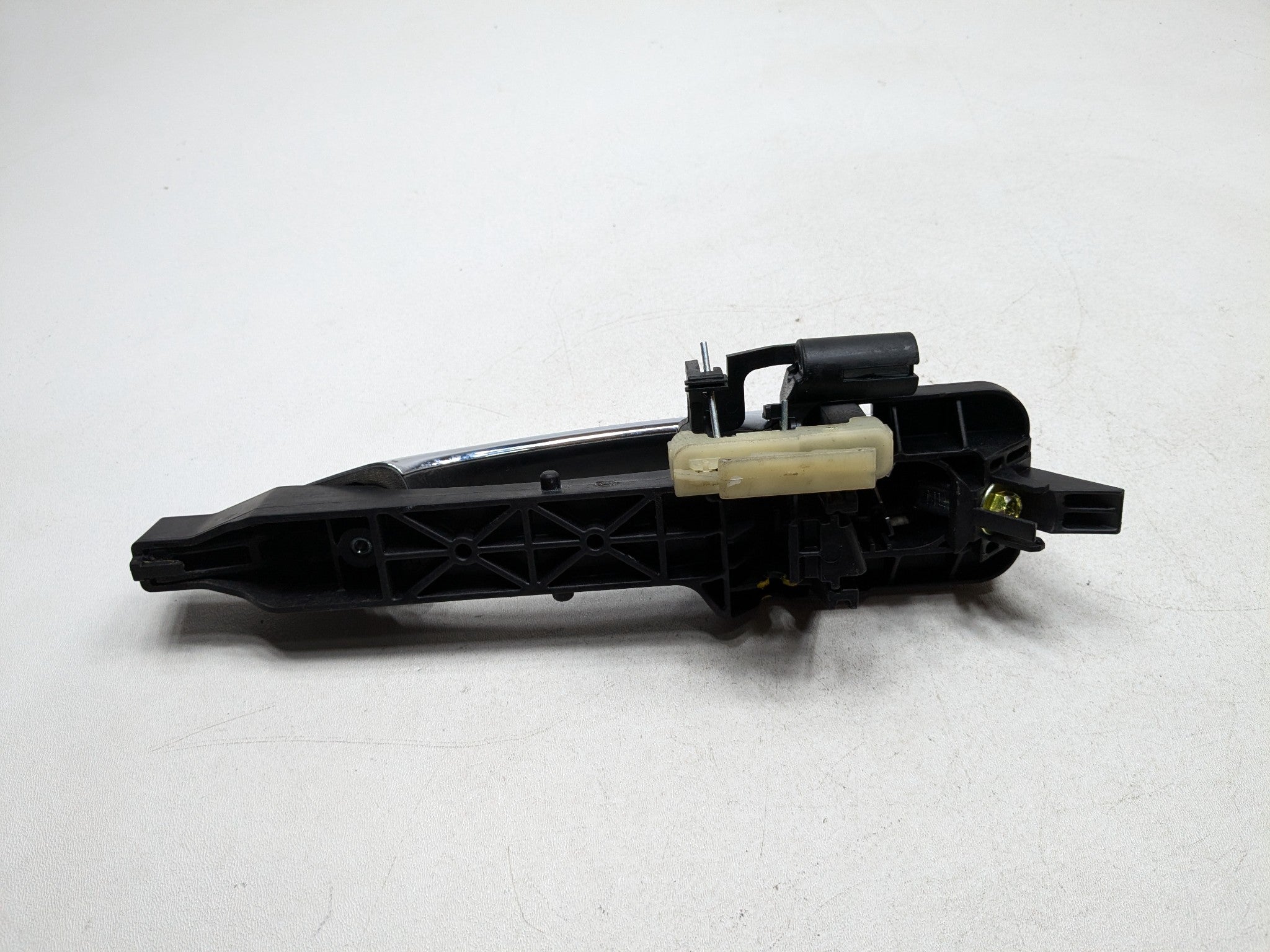 2013 - 2016 HYUNDAI SANTA FE OEM EXTERIOR DOOR HANDLE REAR LEFT DRIVER SIDE