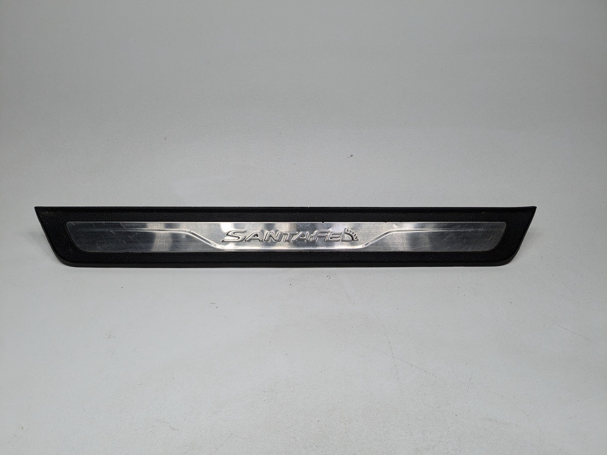2013 - 2016 HYUNDAI SANTA FE OEM DOOR SCUFF SILL PLATE TRIM FRONT RIGHT SIDE