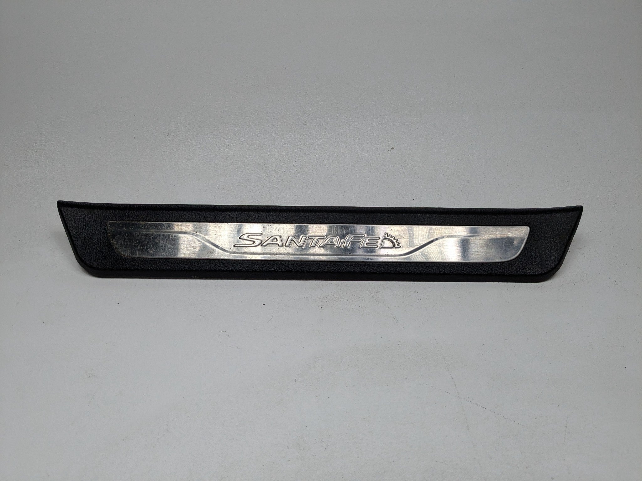 2013 - 2016 HYUNDAI SANTA FE OEM DOOR SCUFF SILL PLATE TRIM REAR LEFT SIDE