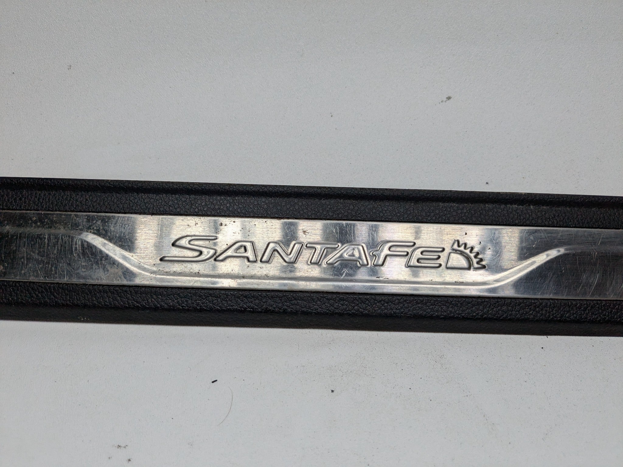 2013 - 2016 HYUNDAI SANTA FE OEM DOOR SCUFF SILL PLATE TRIM REAR LEFT SIDE