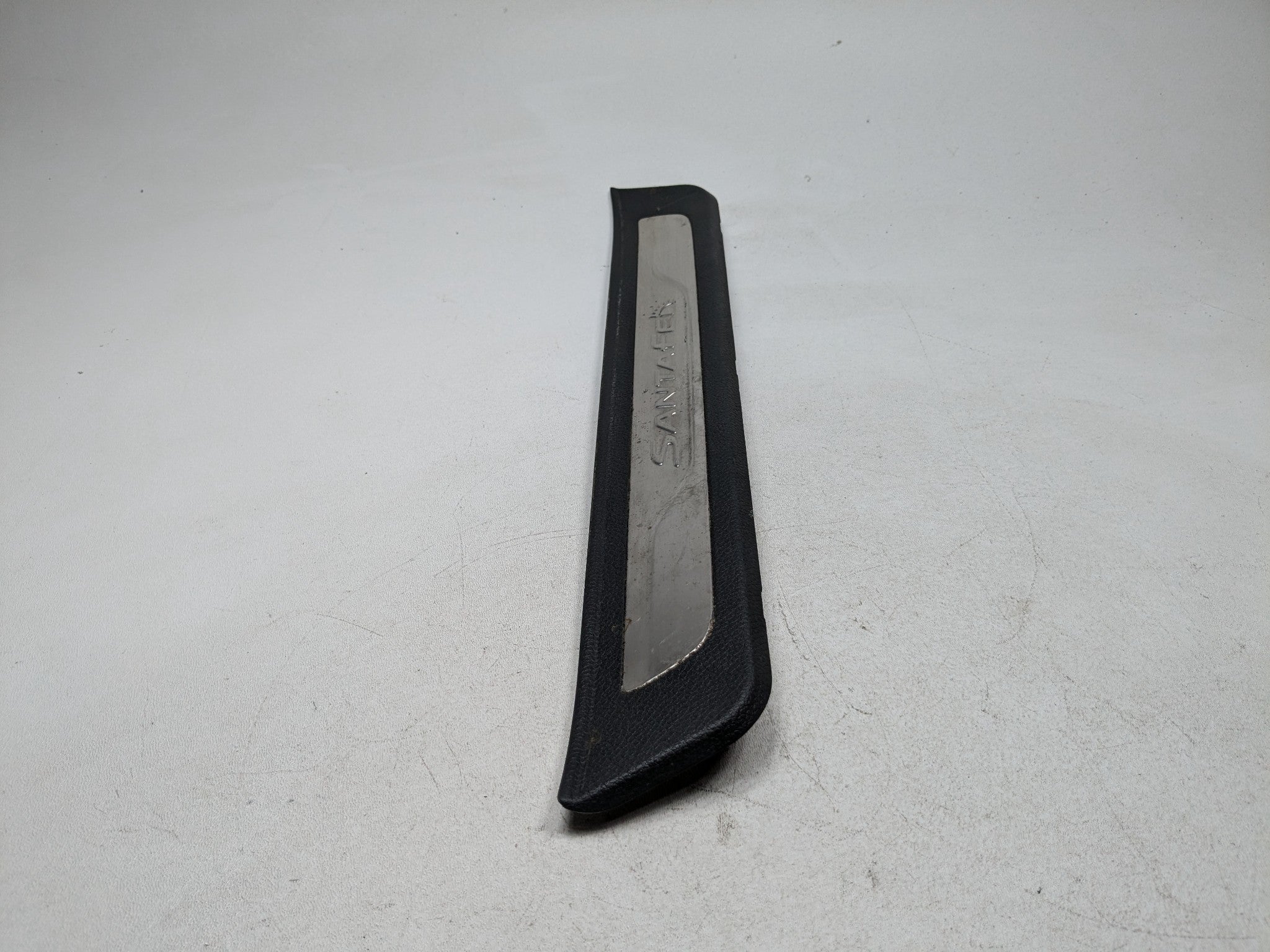 2013 - 2016 HYUNDAI SANTA FE OEM DOOR SCUFF SILL PLATE TRIM REAR LEFT SIDE