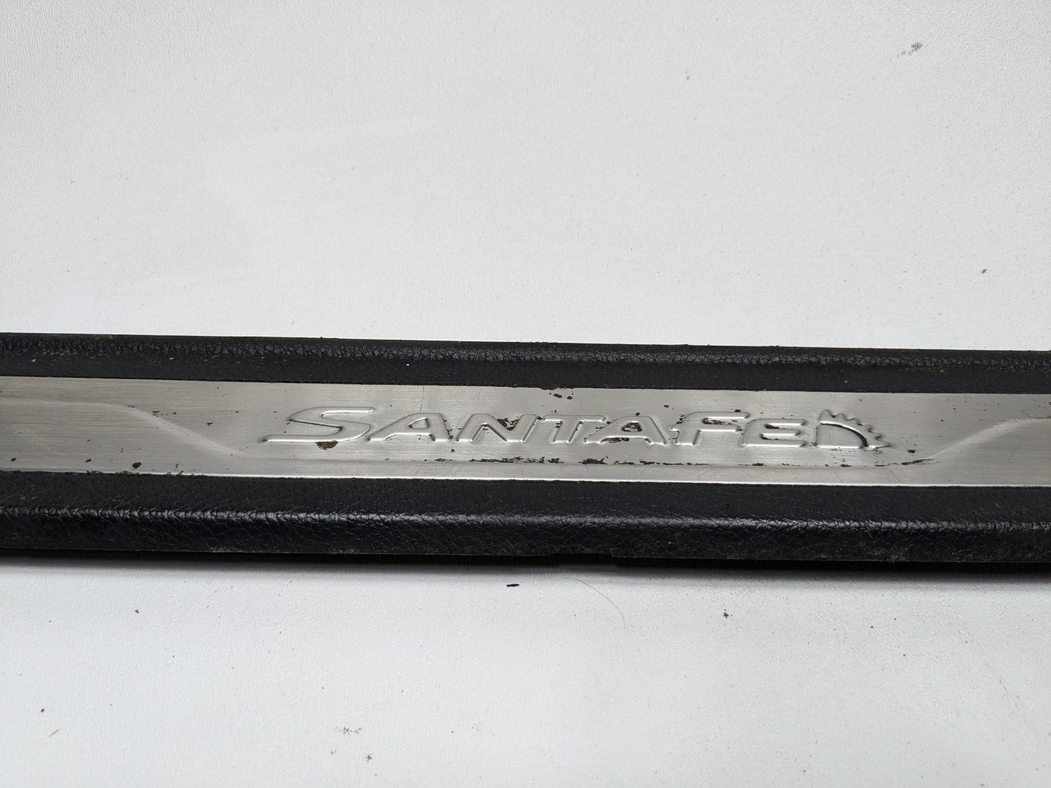 2013 - 2016 HYUNDAI SANTA FE OEM DOOR SCUFF SILL PLATE TRIM REAR RIGHT SIDE