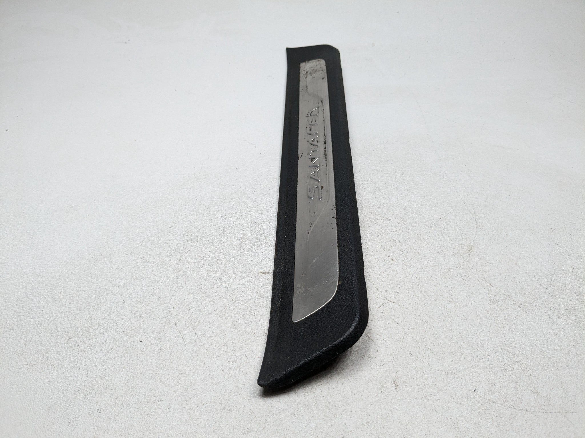 2013 - 2016 HYUNDAI SANTA FE OEM DOOR SCUFF SILL PLATE TRIM REAR RIGHT SIDE