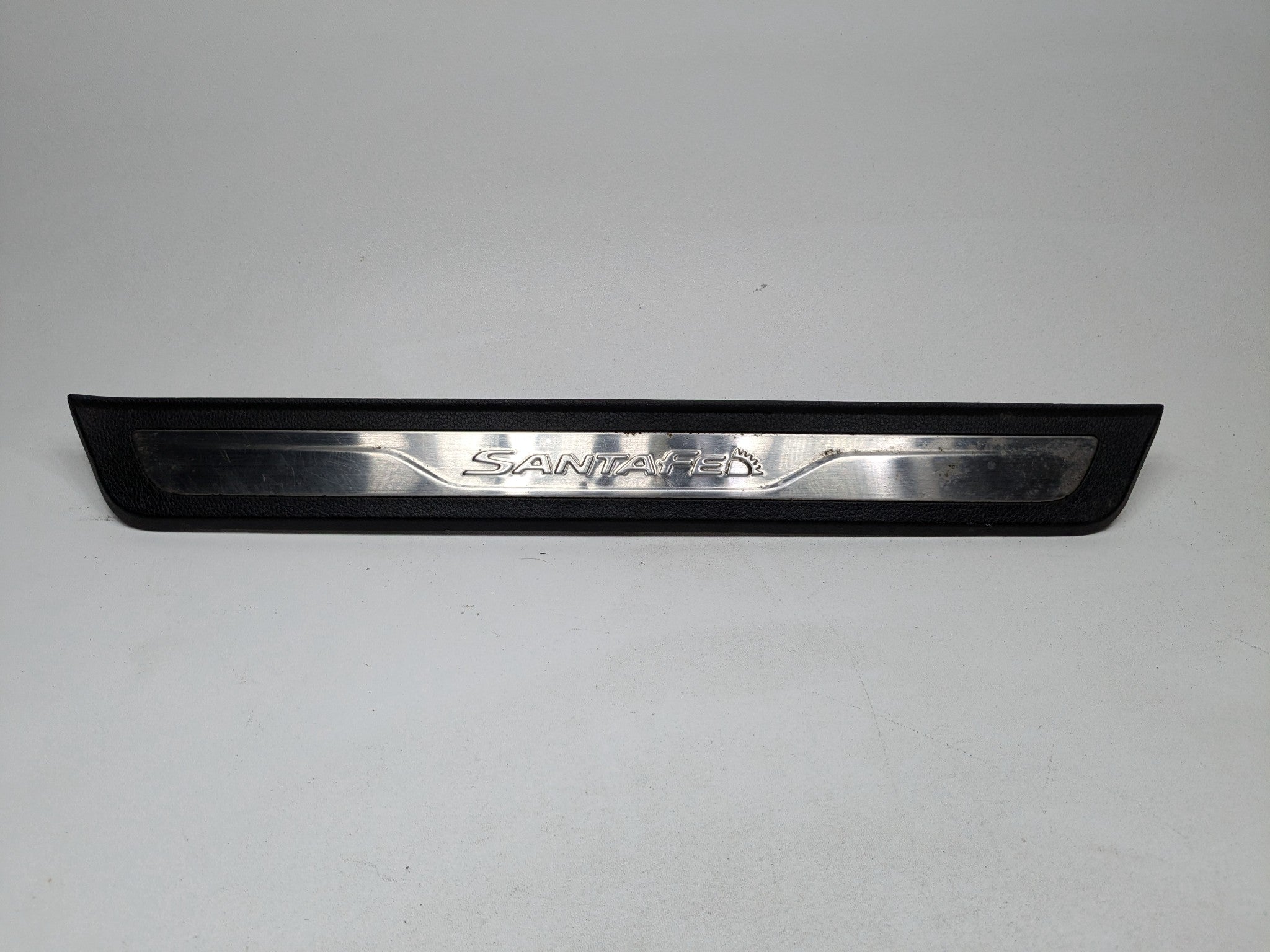 2013 - 2016 HYUNDAI SANTA FE OEM DOOR SCUFF SILL PLATE TRIM FRONT LEFT SIDE