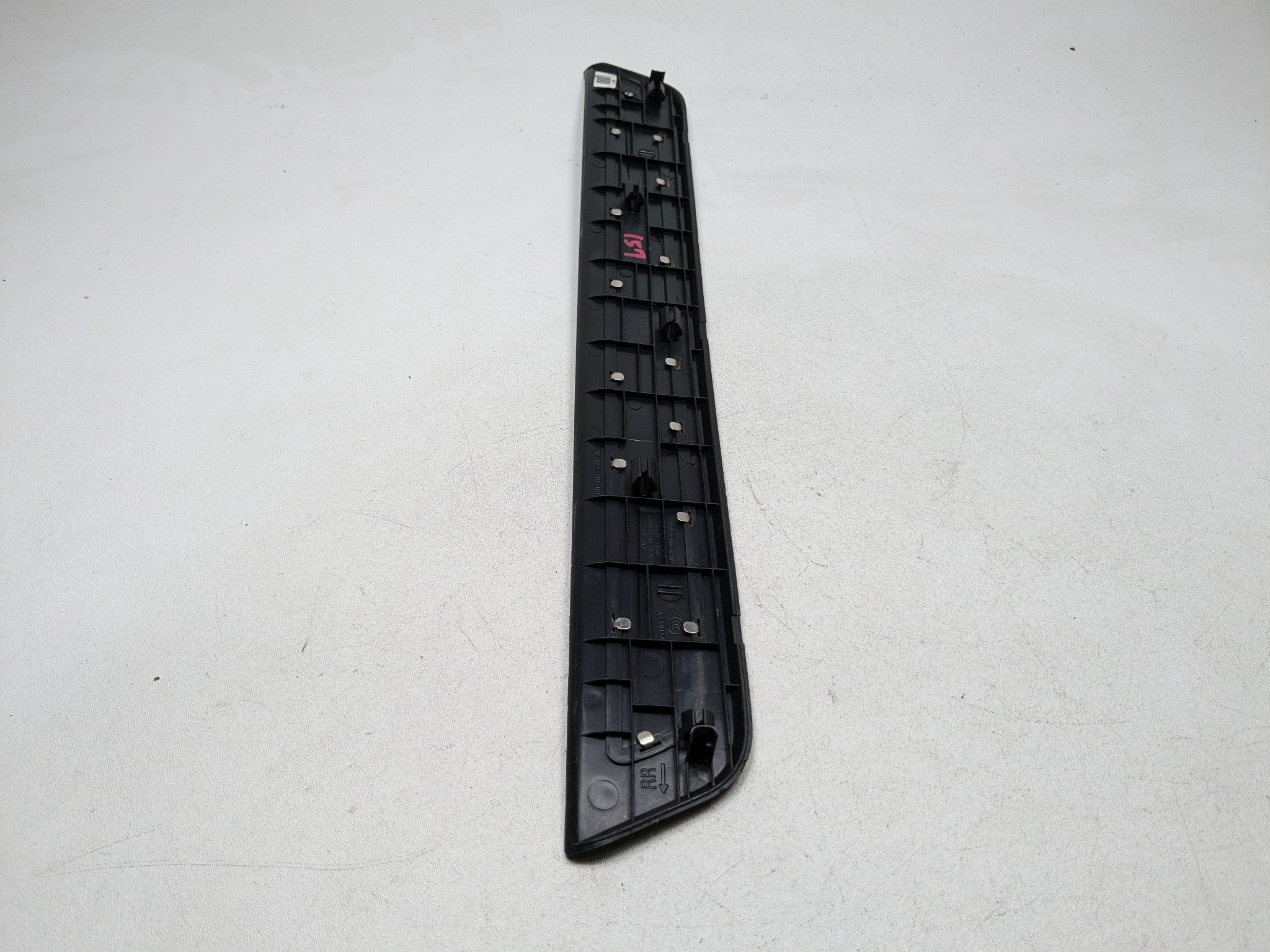 2013 - 2016 HYUNDAI SANTA FE OEM DOOR SCUFF SILL PLATE TRIM FRONT LEFT SIDE