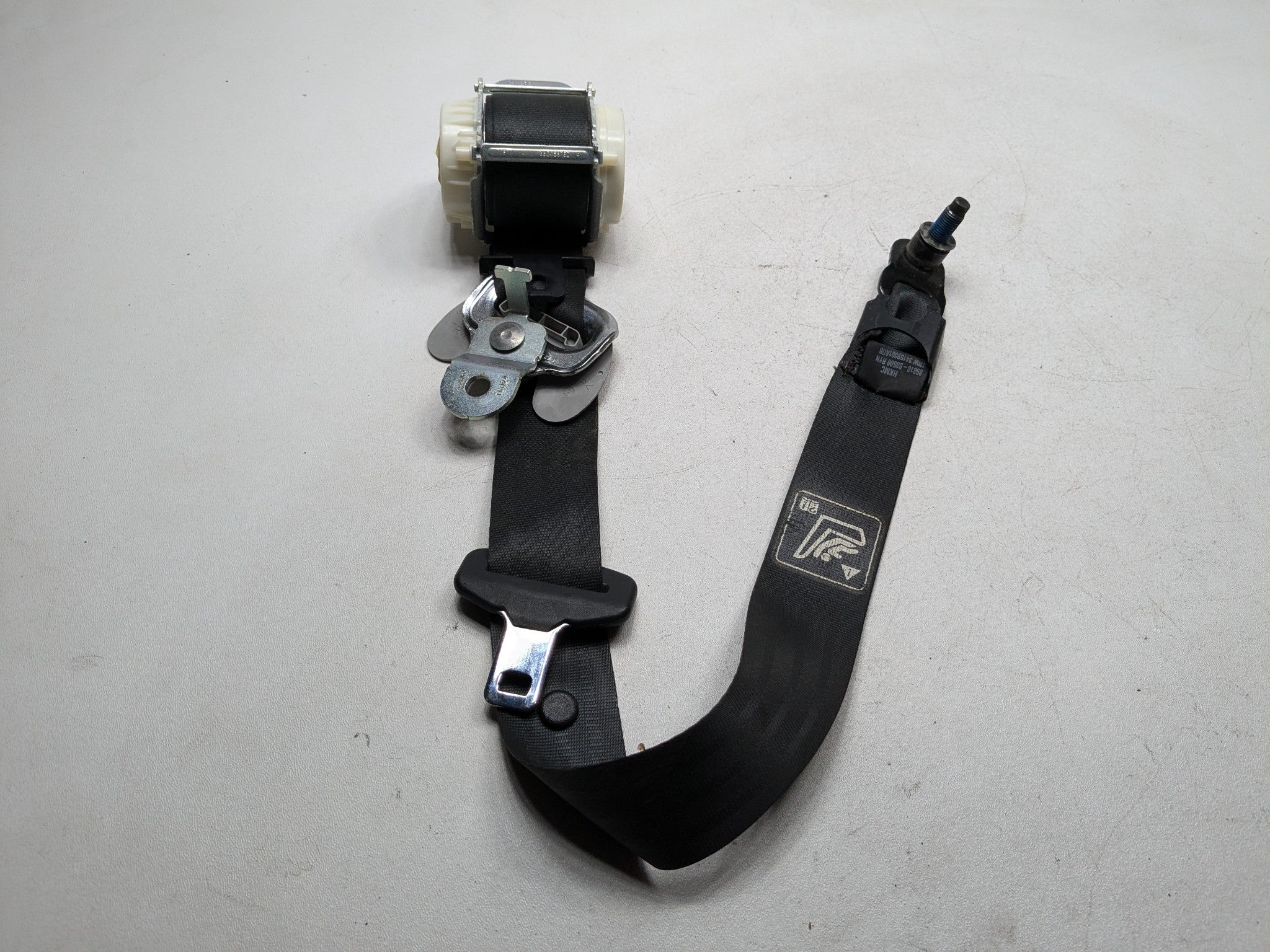 2013 - 2016 HYUNDAI SANTA FE OEM SEAT BELT RETRACTOR REAR LEFT DRIVER SIDE