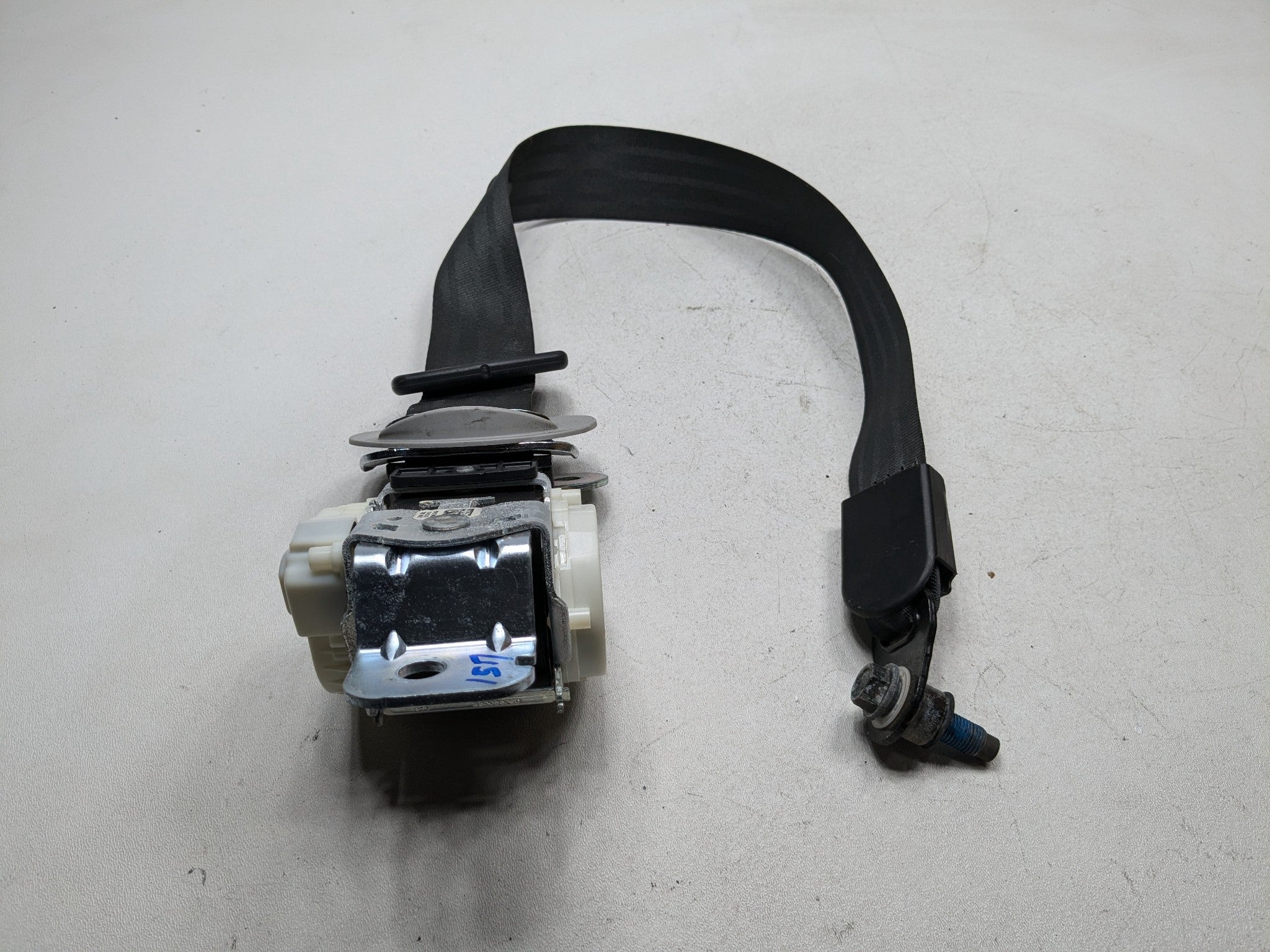 2013 - 2016 HYUNDAI SANTA FE OEM SEAT BELT RETRACTOR REAR LEFT DRIVER SIDE