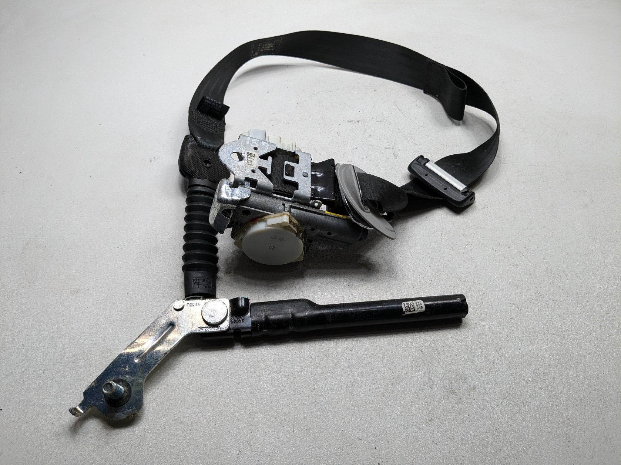 2013 - 2016 HYUNDAI SANTA FE OEM SEAT BELT RETRACTOR FRONT RIGHT PASSENGER SIDE