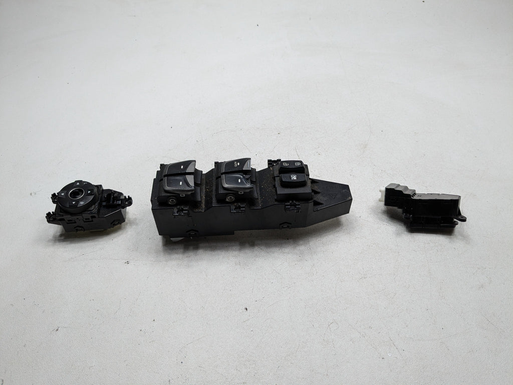 2013 - 2016 HYUNDAI SANTA FE OEM DOOR MASTER POWER WINDOW SWITCH FRONT LEFT SIDE