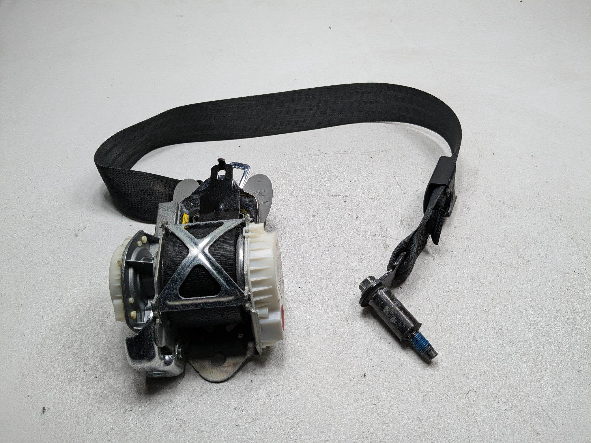 2013 - 2016 HYUNDAI SANTA FE OEM SEAT BELT RETRACTOR FRONT LEFT DRIVER SIDE
