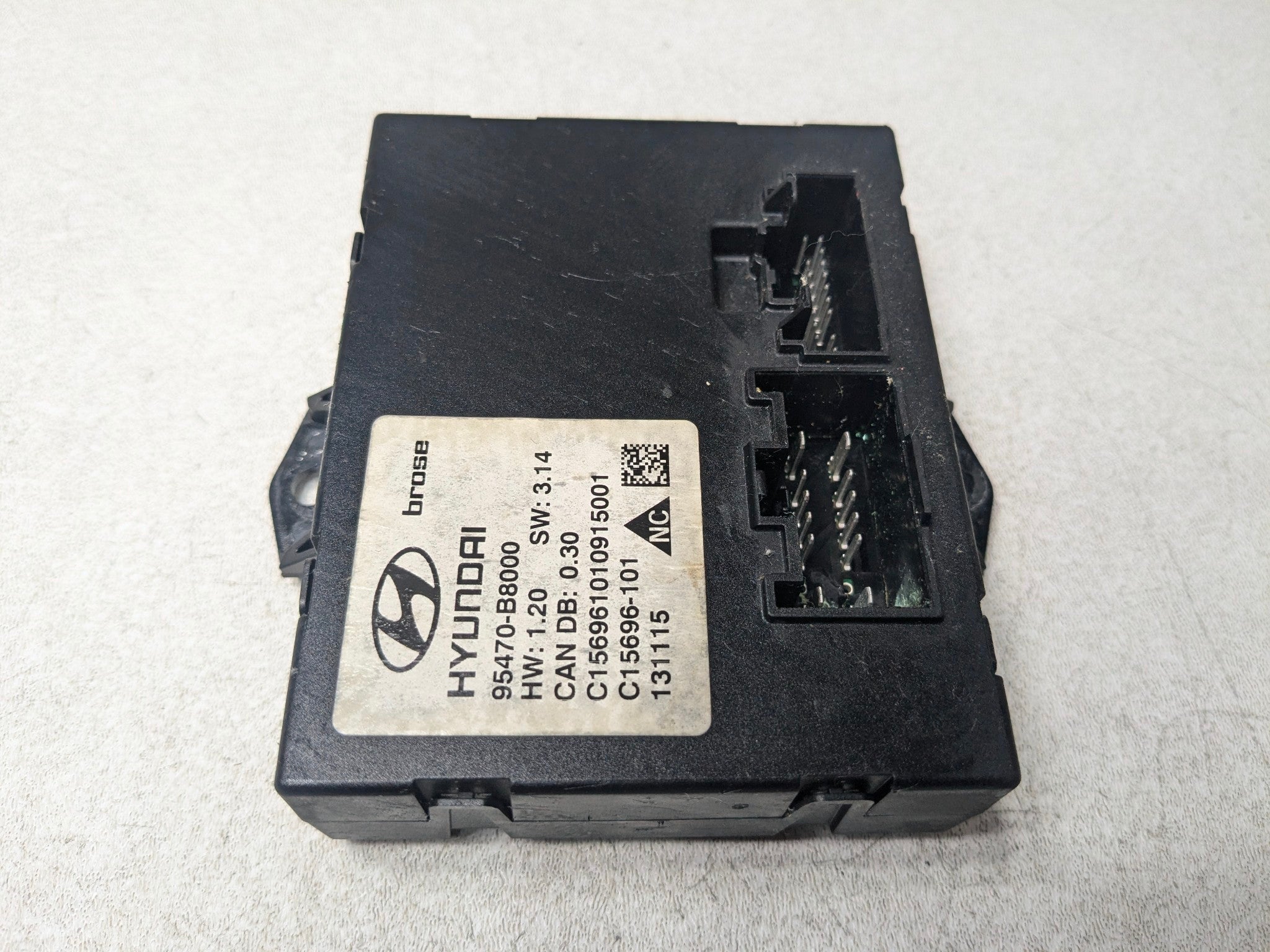 2013 - 2016 HYUNDAI SANTA FE OEM TAILGATE LIFTGATE CONTROL MODULE UNIT