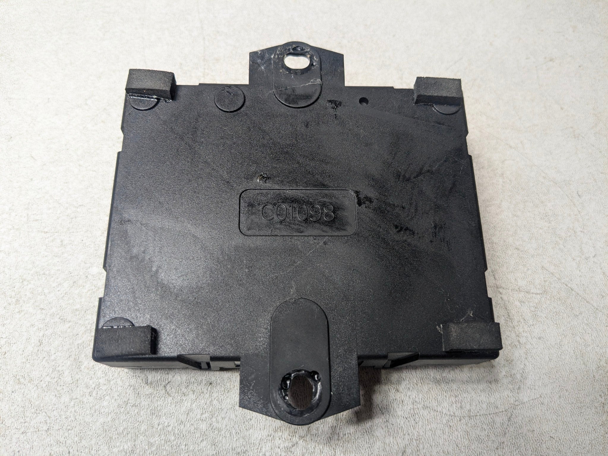 2013 - 2016 HYUNDAI SANTA FE OEM TAILGATE LIFTGATE CONTROL MODULE UNIT