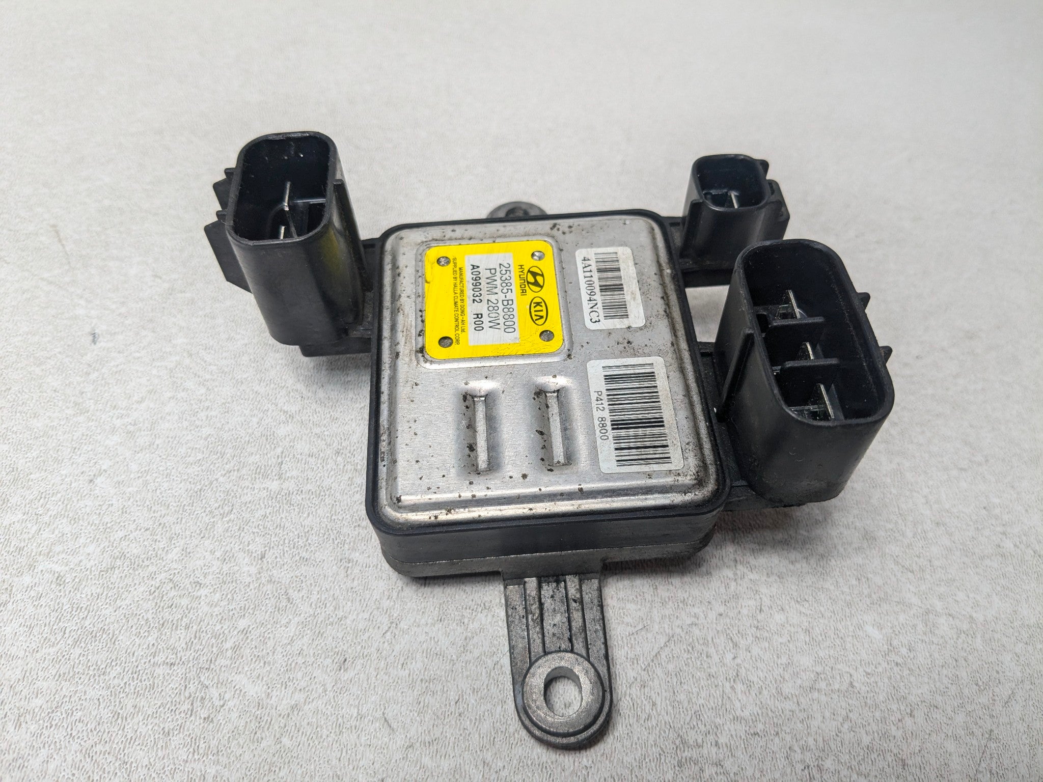 2013 - 2016 HYUNDAI SANTA FE OEM ENGINE COOLING FAN COMPUTER CONTROL MODULE UNIT