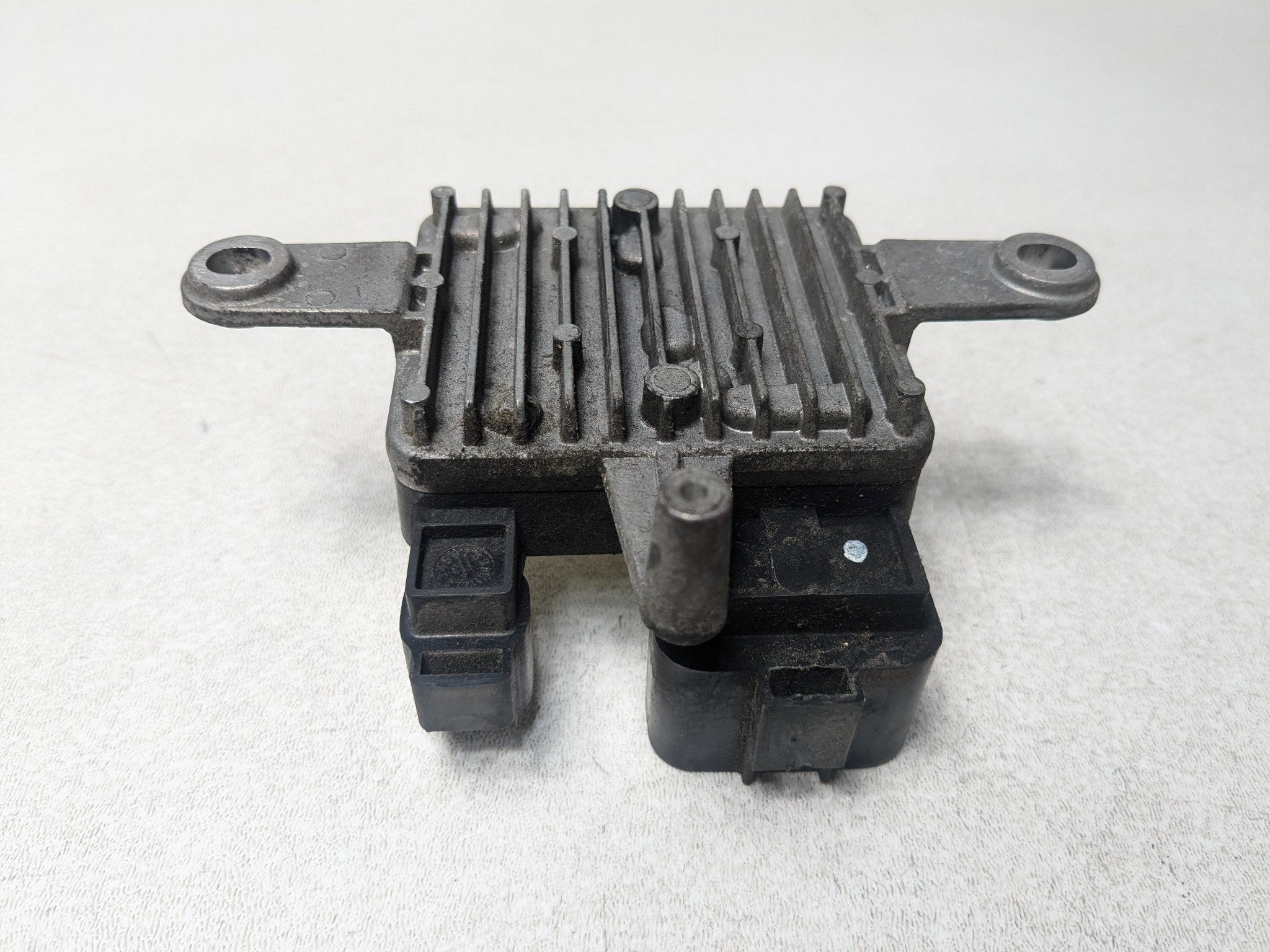 2013 - 2016 HYUNDAI SANTA FE OEM ENGINE COOLING FAN COMPUTER CONTROL MODULE UNIT