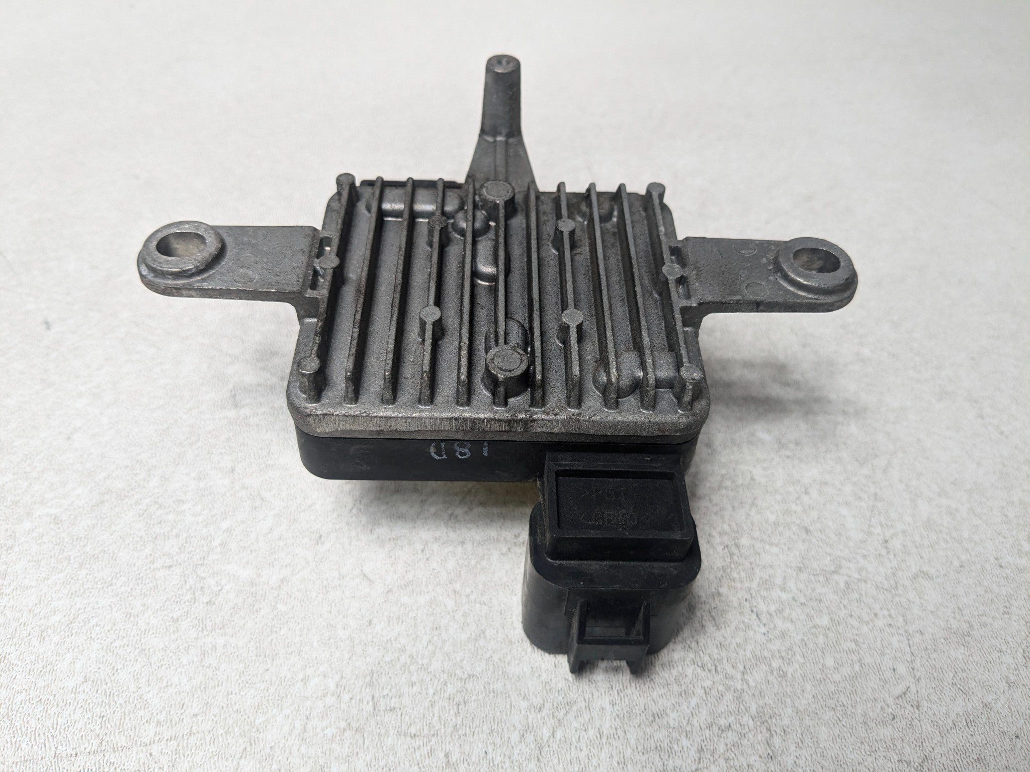 2013 - 2016 HYUNDAI SANTA FE OEM ENGINE COOLING FAN COMPUTER CONTROL MODULE UNIT