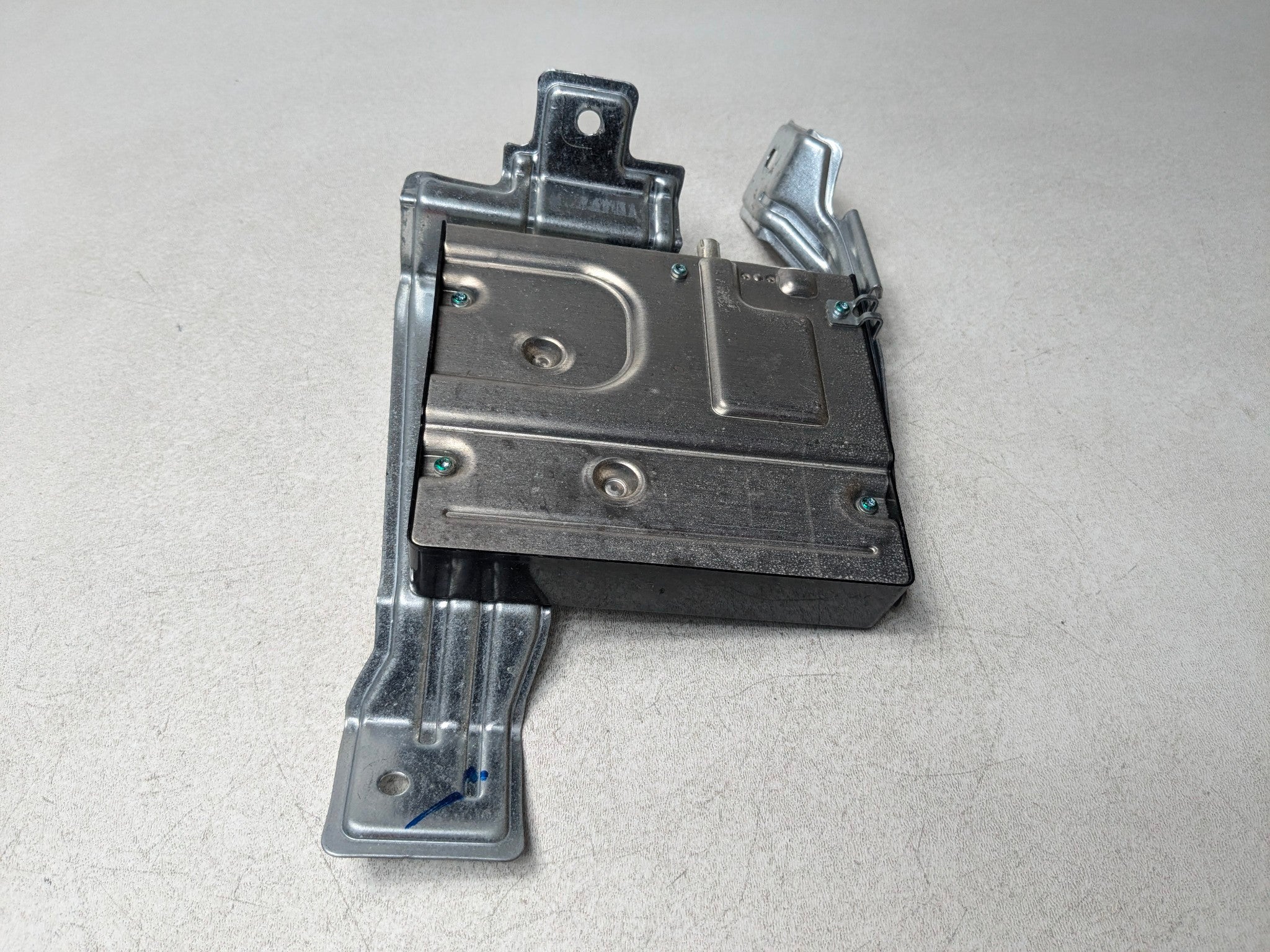 2013 - 2016 HYUNDAI SANTA FE OEM TELEMATICS COMMUNICATION CONTROL MODULE UNIT