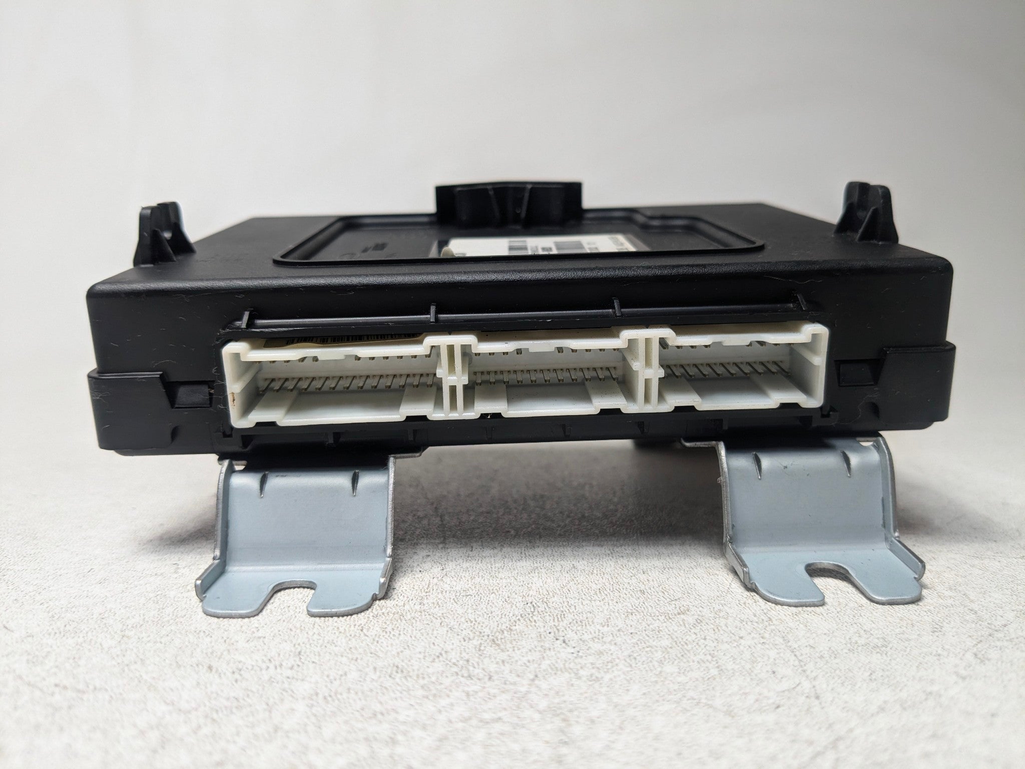 2013 - 2016 HYUNDAI SANTA FE OEM BCM BODY COMPUTER CONTROL MODULE UNIT