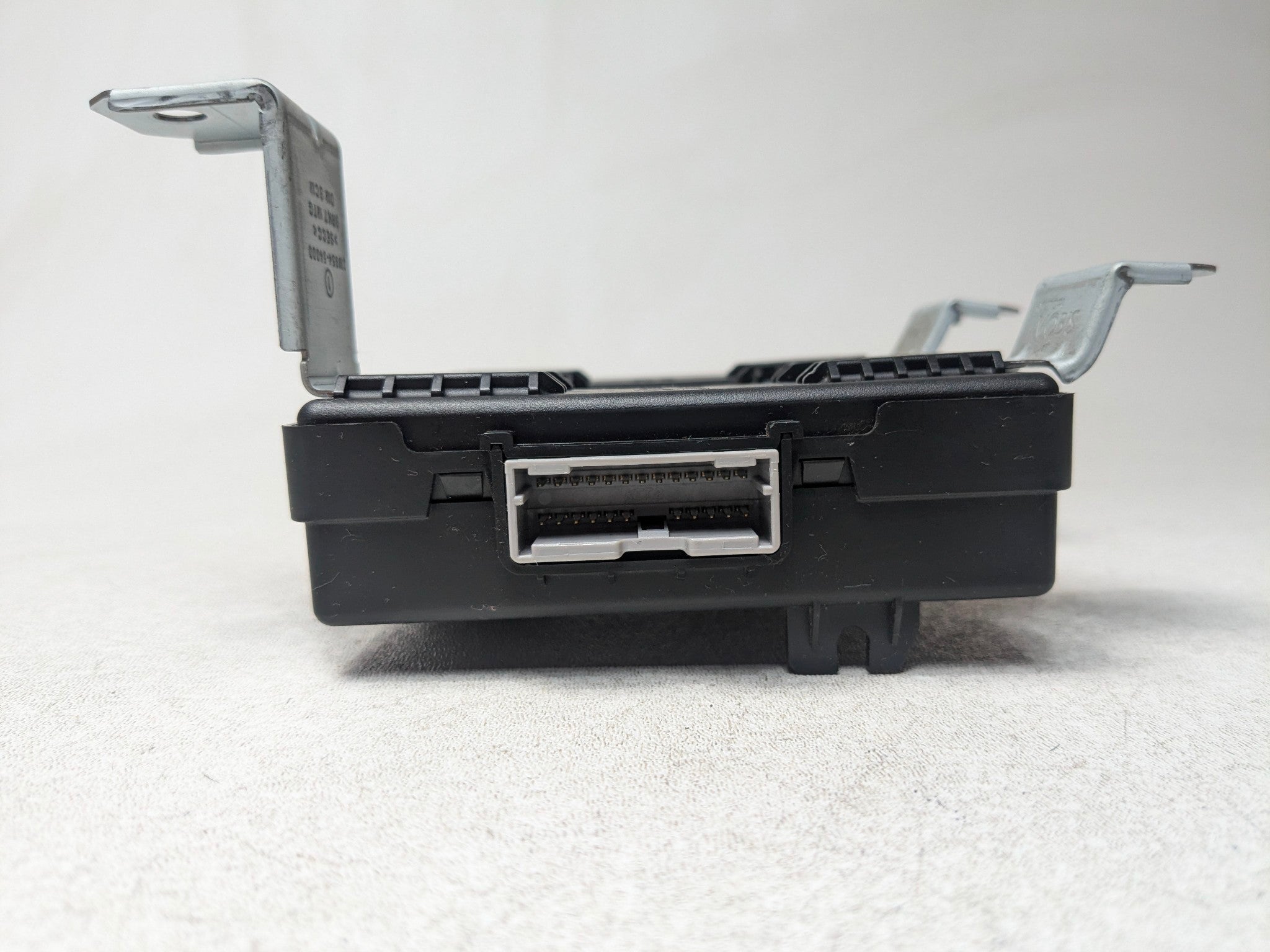2013 - 2016 HYUNDAI SANTA FE OEM BCM BODY COMPUTER CONTROL MODULE UNIT