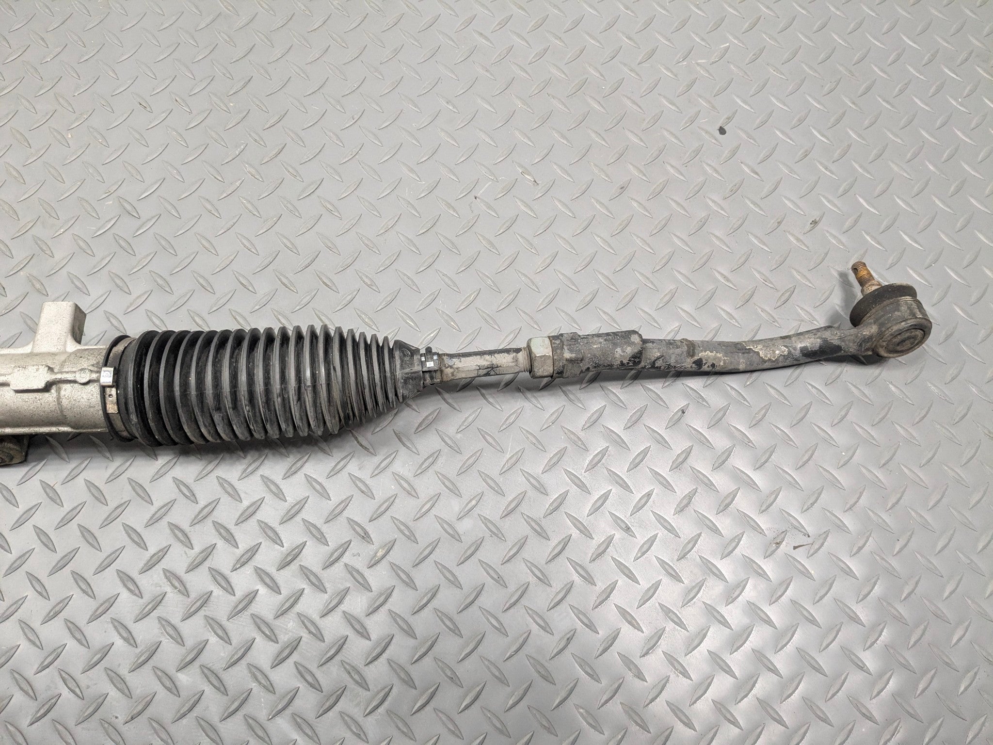 2013 - 2016 HYUNDAI SANTA FE OEM POWER STEERING GEAR RACK AND PINION ASSEMBLY