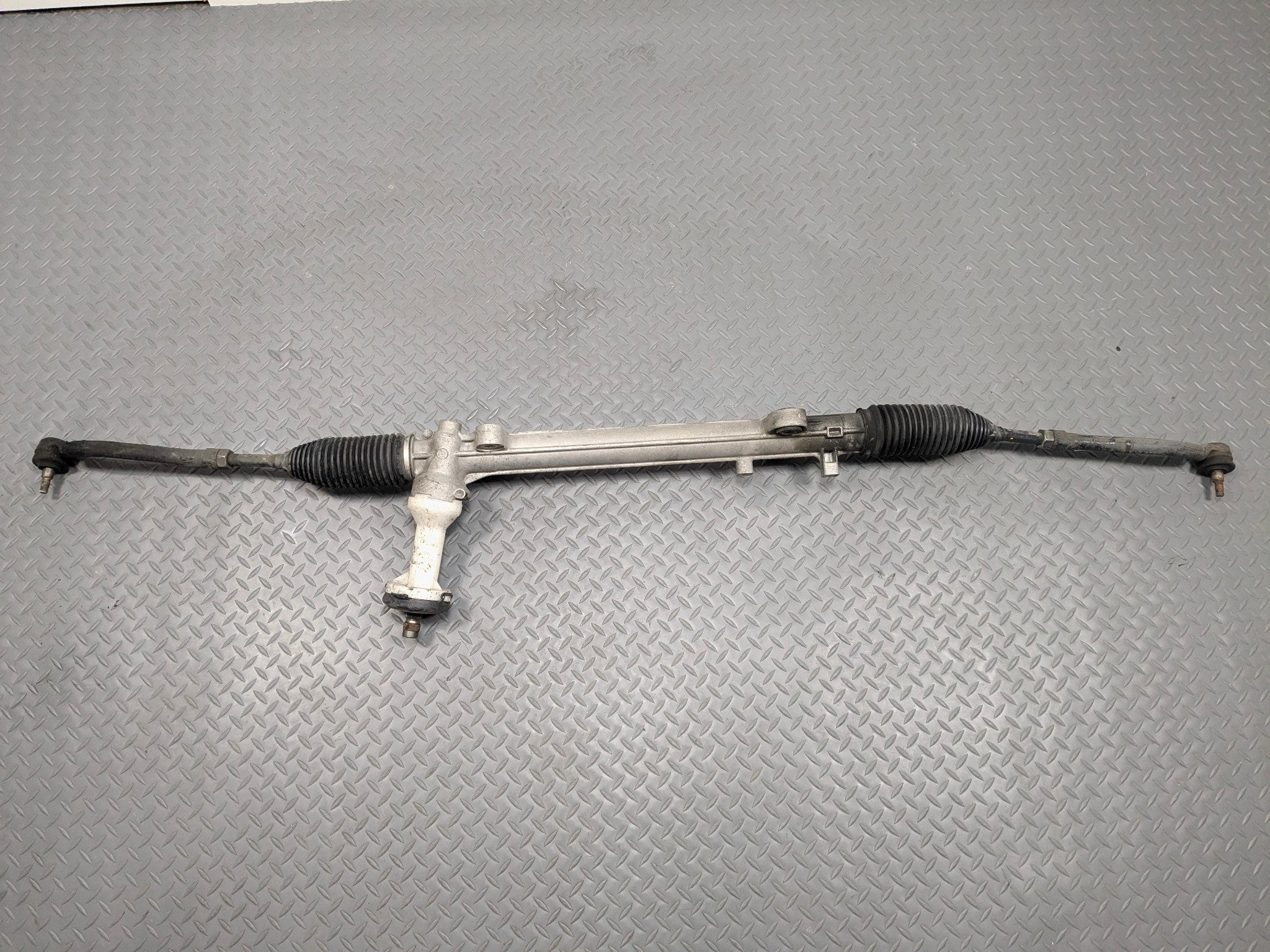 2013 - 2016 HYUNDAI SANTA FE OEM POWER STEERING GEAR RACK AND PINION ASSEMBLY