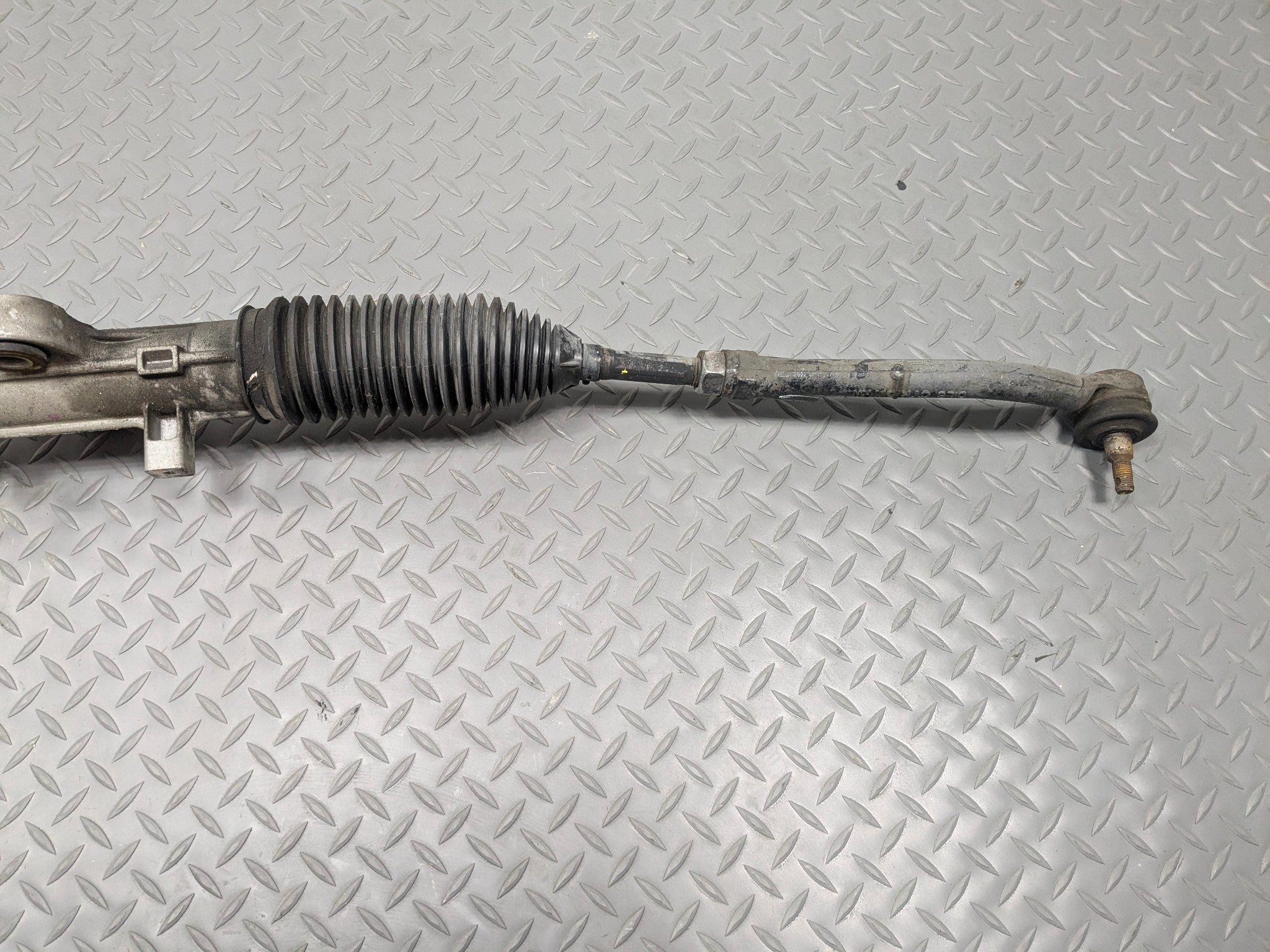 2013 - 2016 HYUNDAI SANTA FE OEM POWER STEERING GEAR RACK AND PINION ASSEMBLY