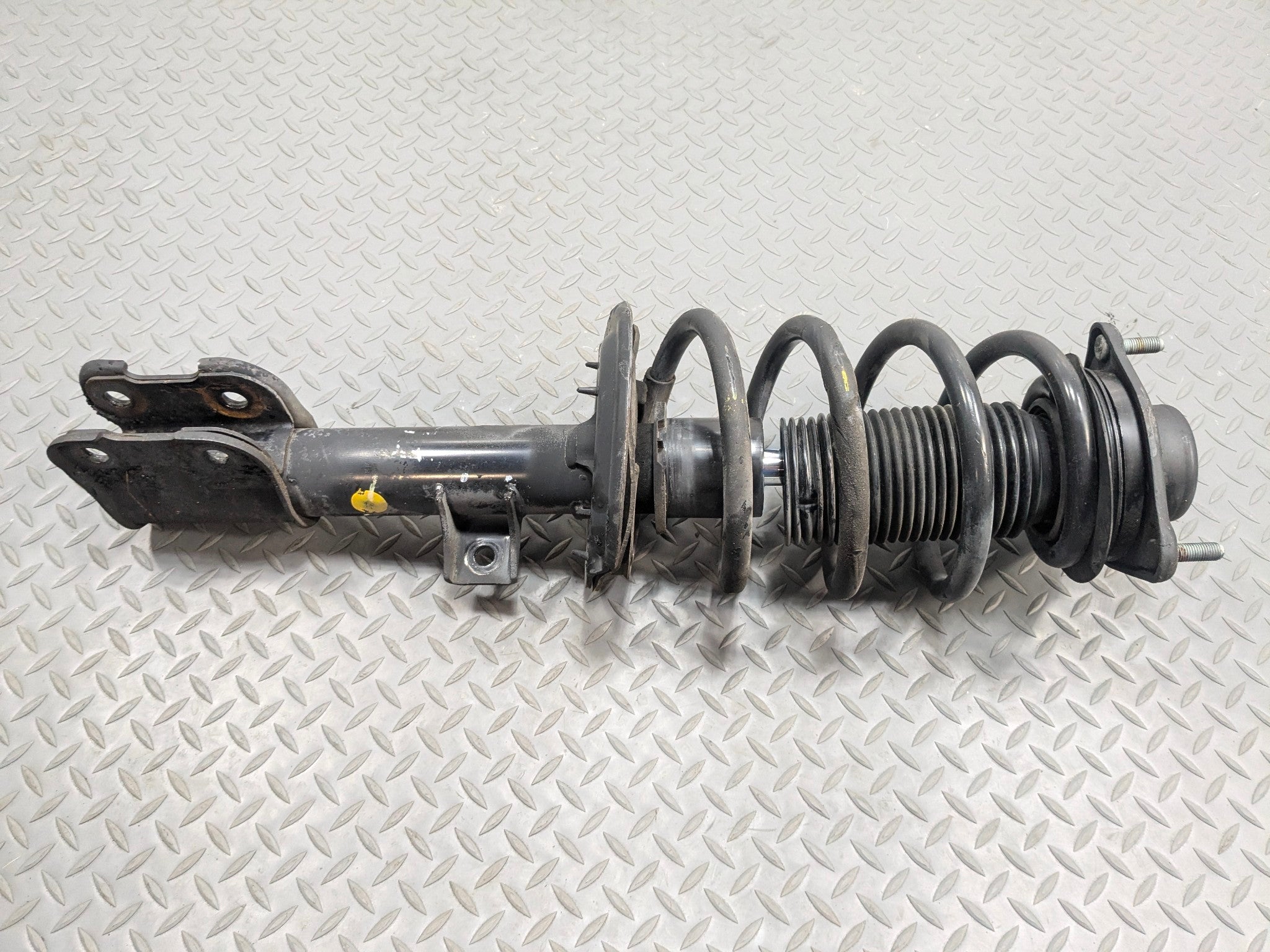 2013 - 2016 HYUNDAI SANTA FE OEM SHOCK STRUT ABSORBER FRONT LEFT DRIVER SIDE
