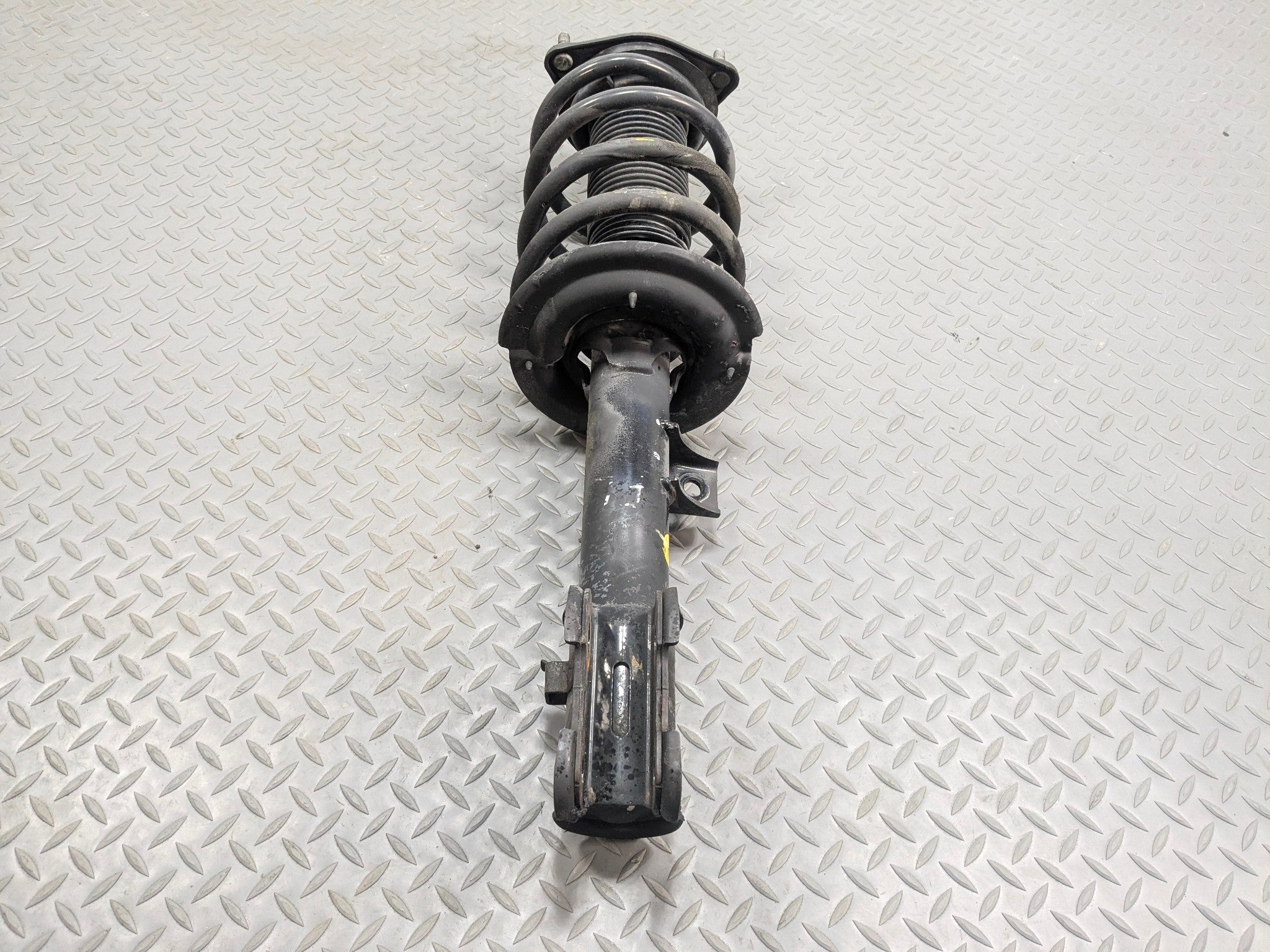 2013 - 2016 HYUNDAI SANTA FE OEM SHOCK STRUT ABSORBER FRONT LEFT DRIVER SIDE