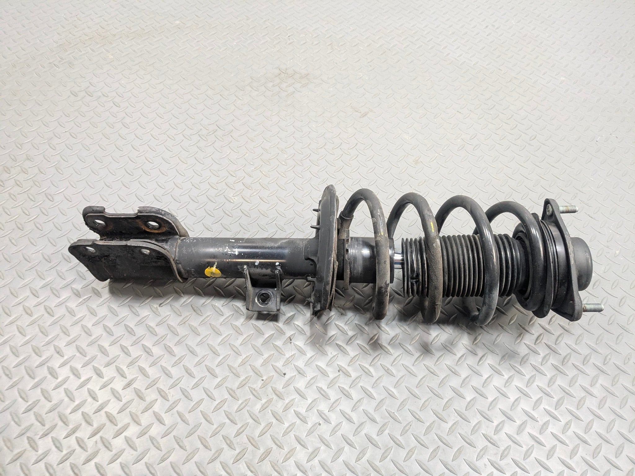 2013 - 2016 HYUNDAI SANTA FE OEM SHOCK STRUT ABSORBER FRONT LEFT DRIVER SIDE