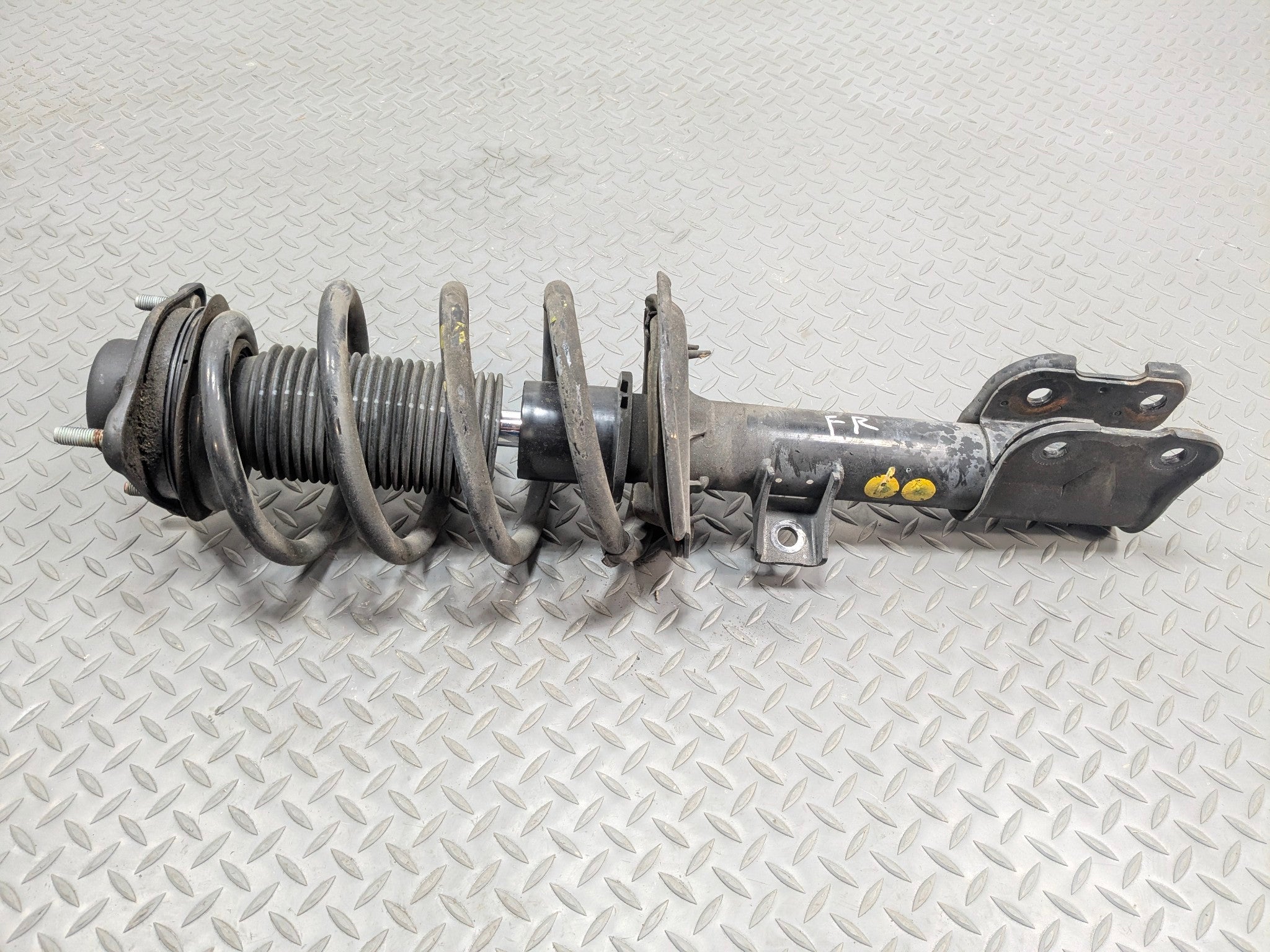 2013 - 2016 HYUNDAI SANTA FE OEM SHOCK STRUT ABSORBER FRONT RIGHT PASSENGER SIDE