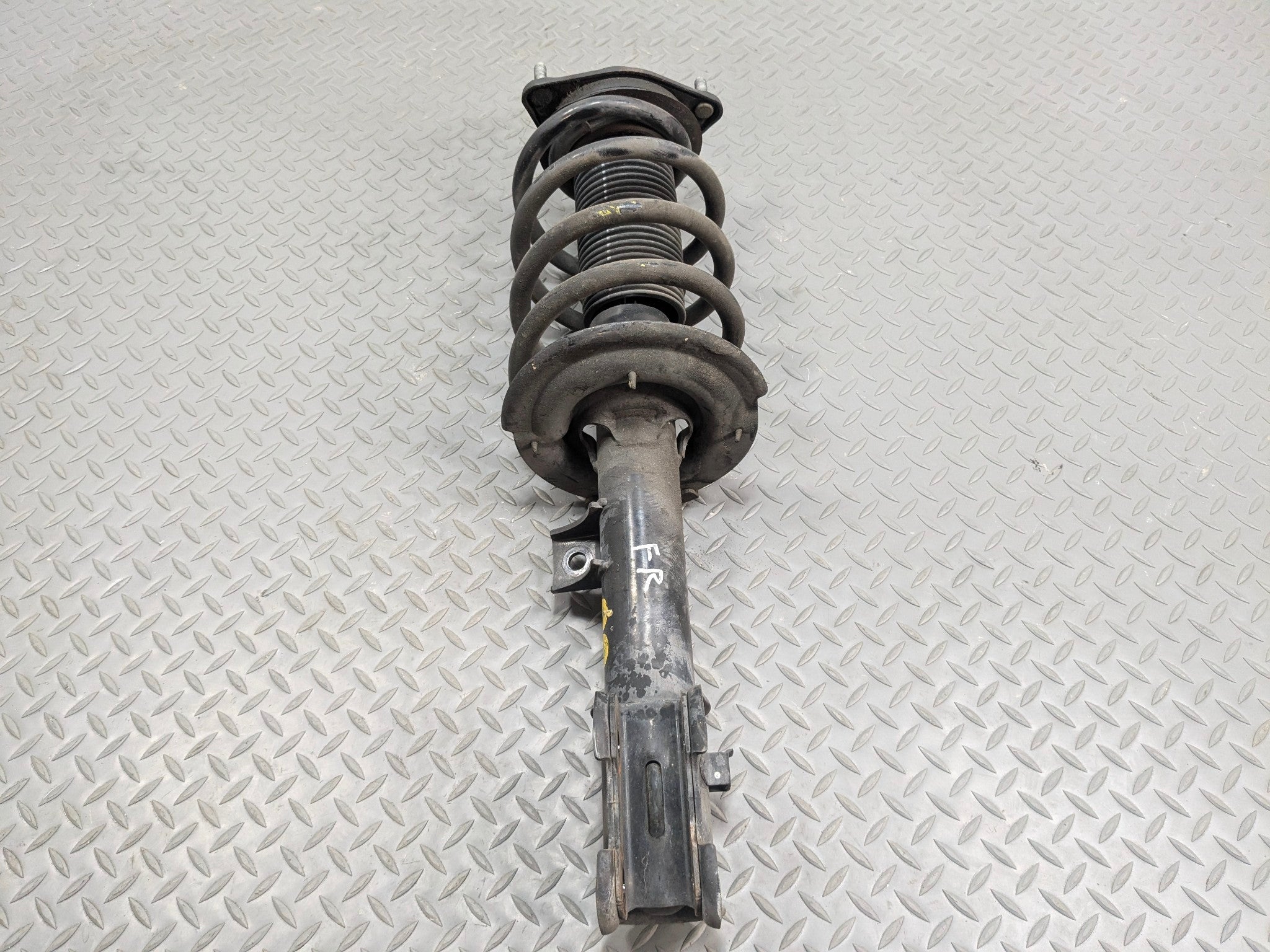 2013 - 2016 HYUNDAI SANTA FE OEM SHOCK STRUT ABSORBER FRONT RIGHT PASSENGER SIDE