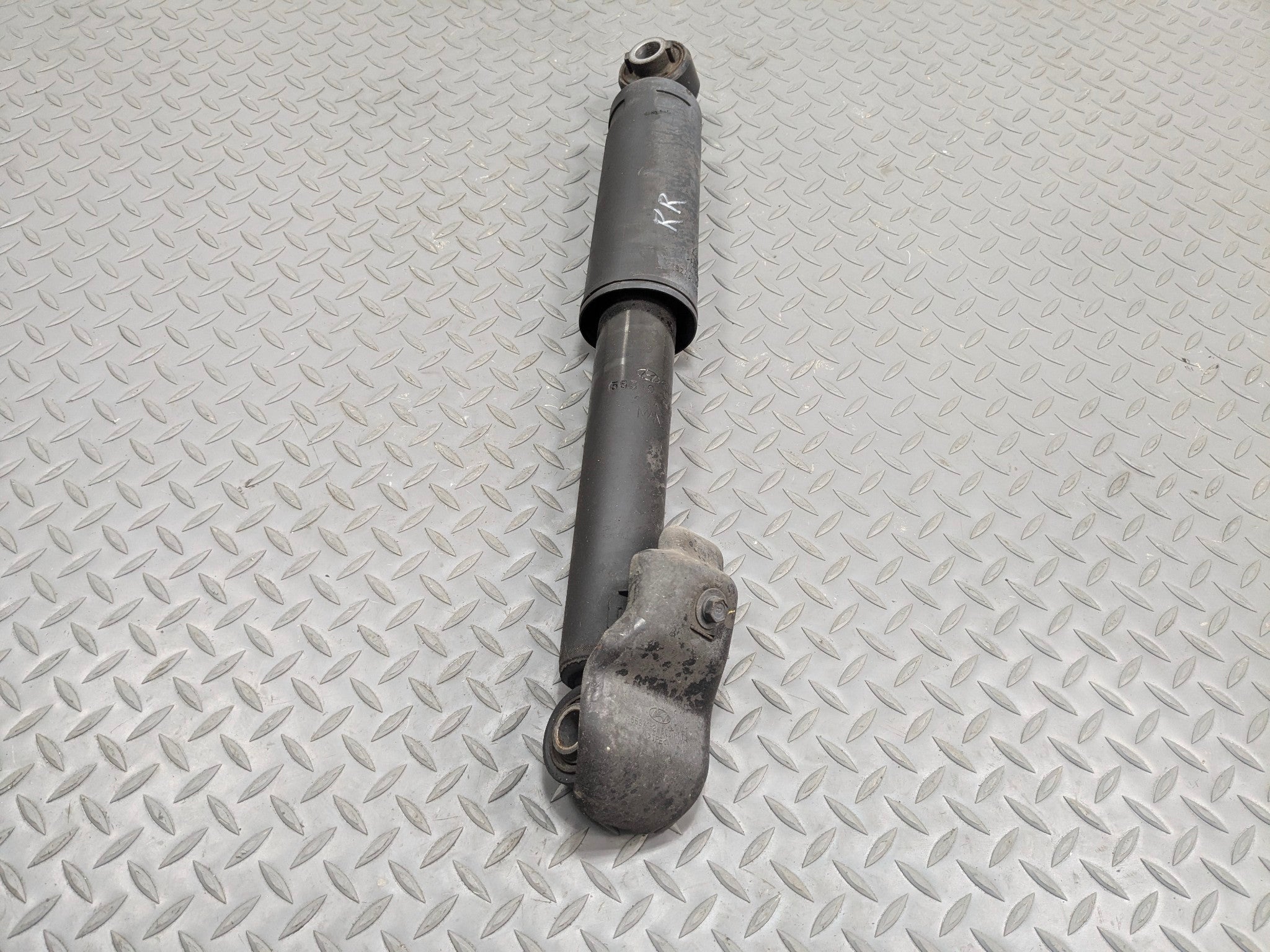 2013 - 2016 HYUNDAI SANTA FE OEM SHOCK STRUT ABSORBER REAR RIGHT PASSENGER SIDE