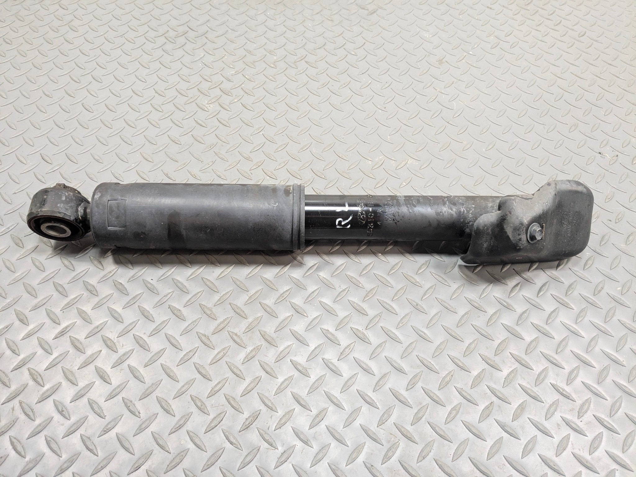 2013 - 2016 HYUNDAI SANTA FE OEM SHOCK STRUT ABSORBER REAR LEFT DRIVER SIDE
