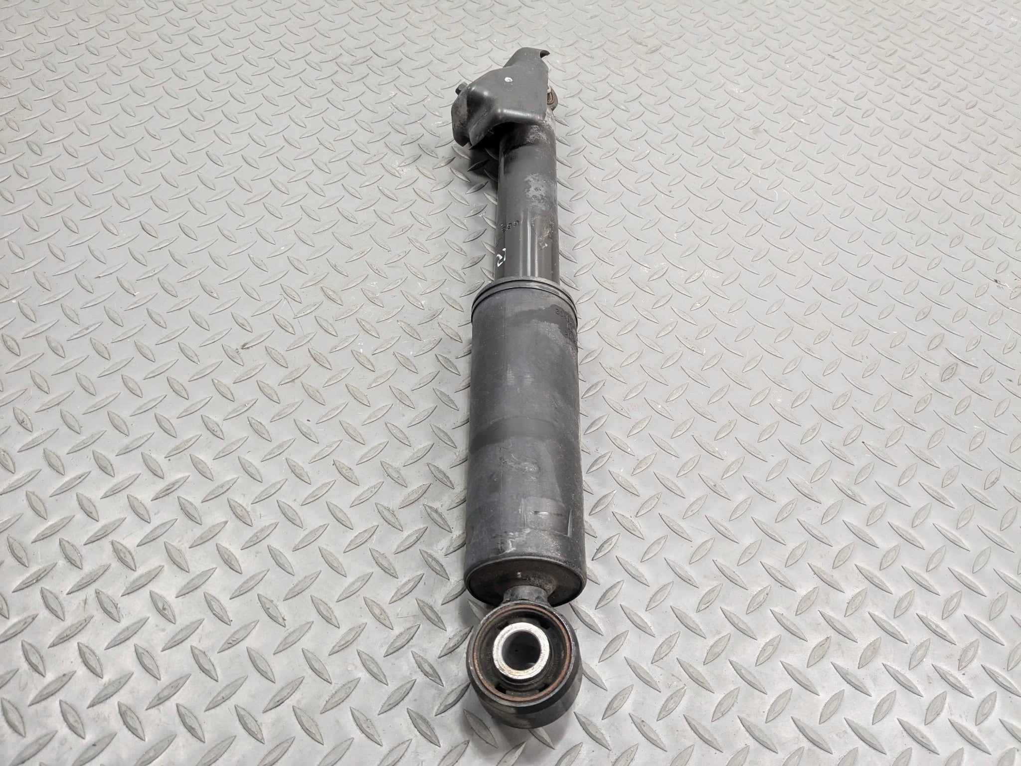 2013 - 2016 HYUNDAI SANTA FE OEM SHOCK STRUT ABSORBER REAR LEFT DRIVER SIDE