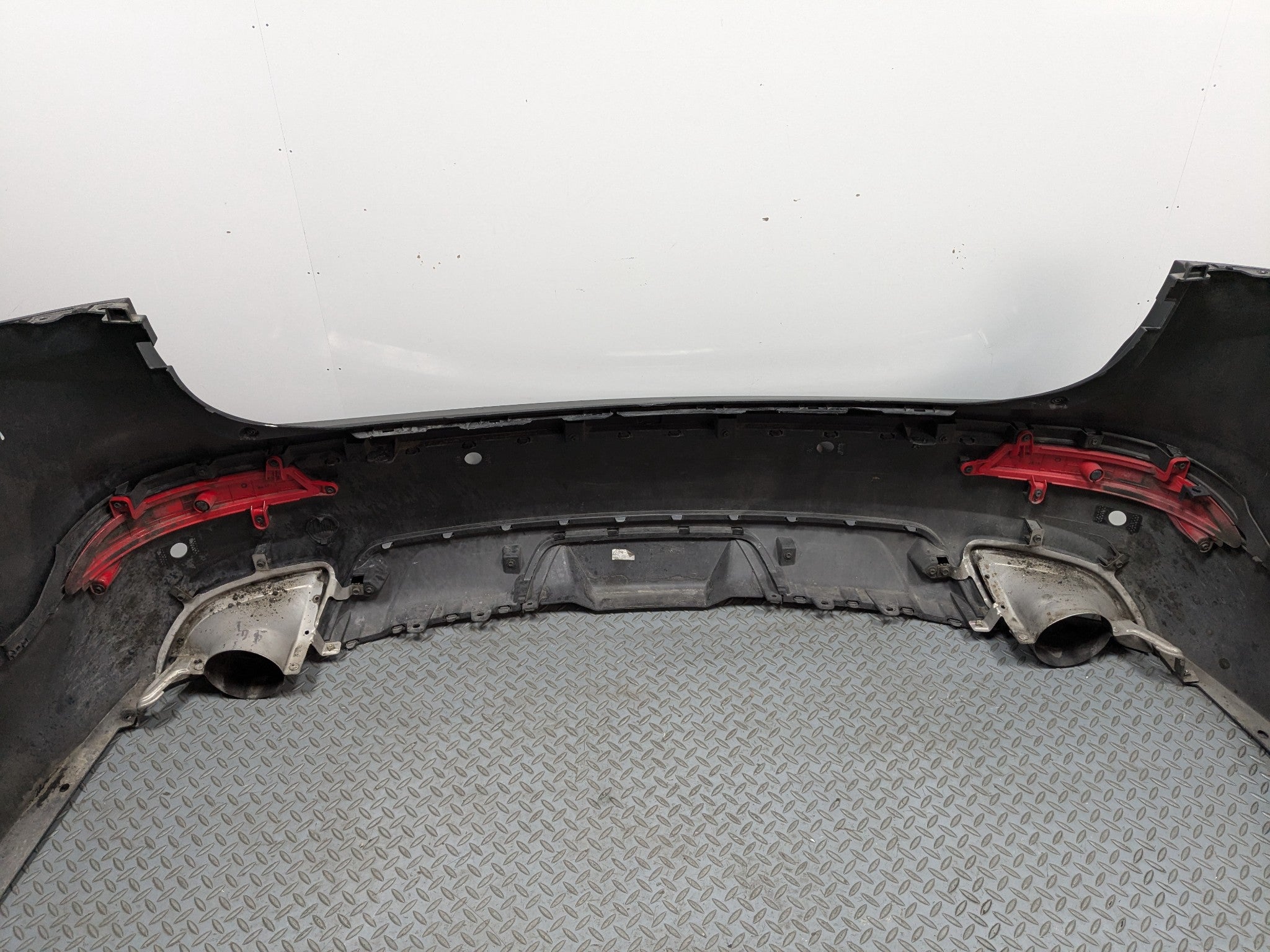 2013 - 2016 HYUNDAI SANTA FE OEM REAR BUMPER COVER PANEL ASSEMBLY BLACK