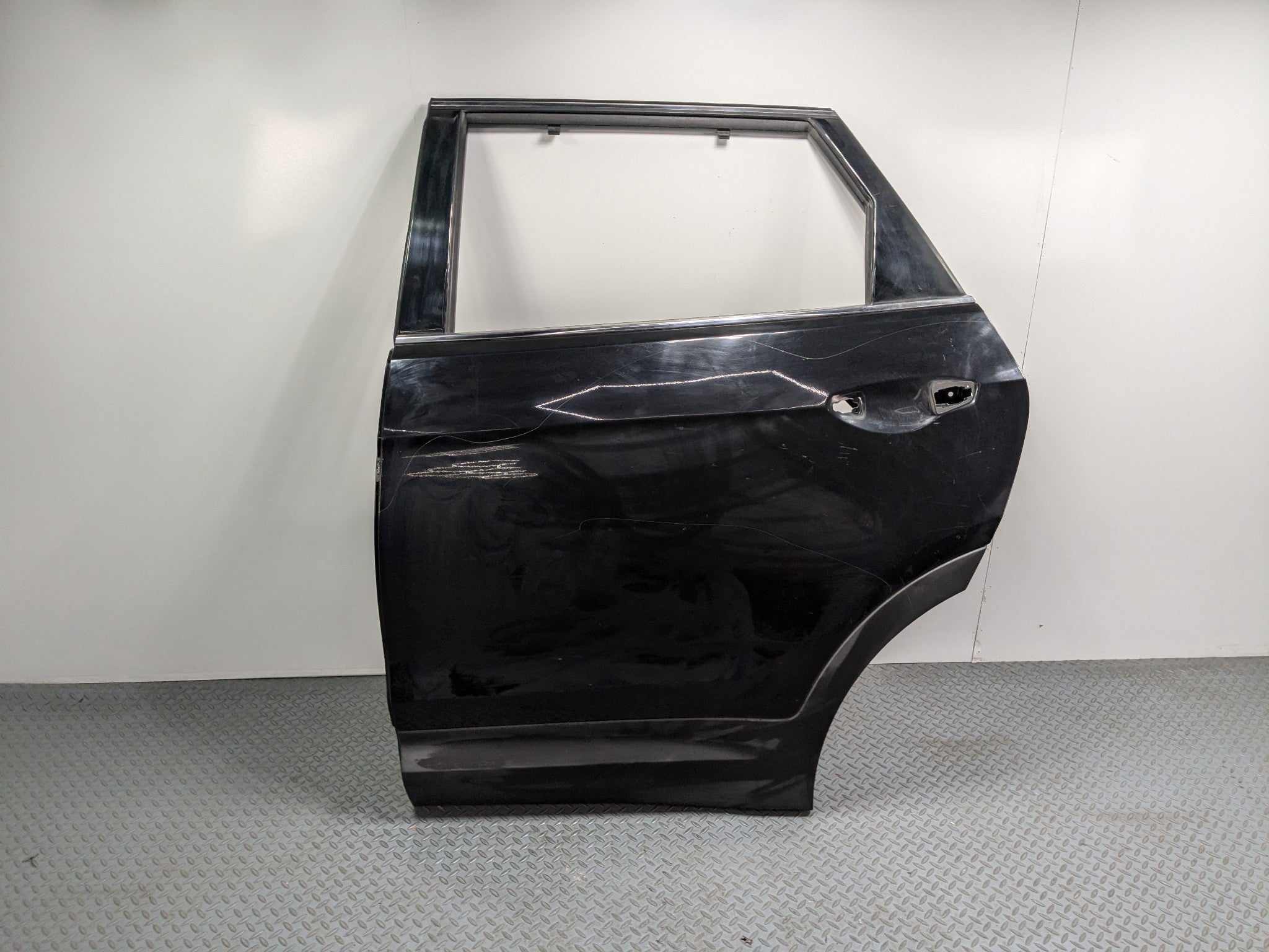 2013 - 2016 HYUNDAI SANTA FE OEM DOOR SHELL PANEL BLACK REAR LEFT DRIVER SIDE
