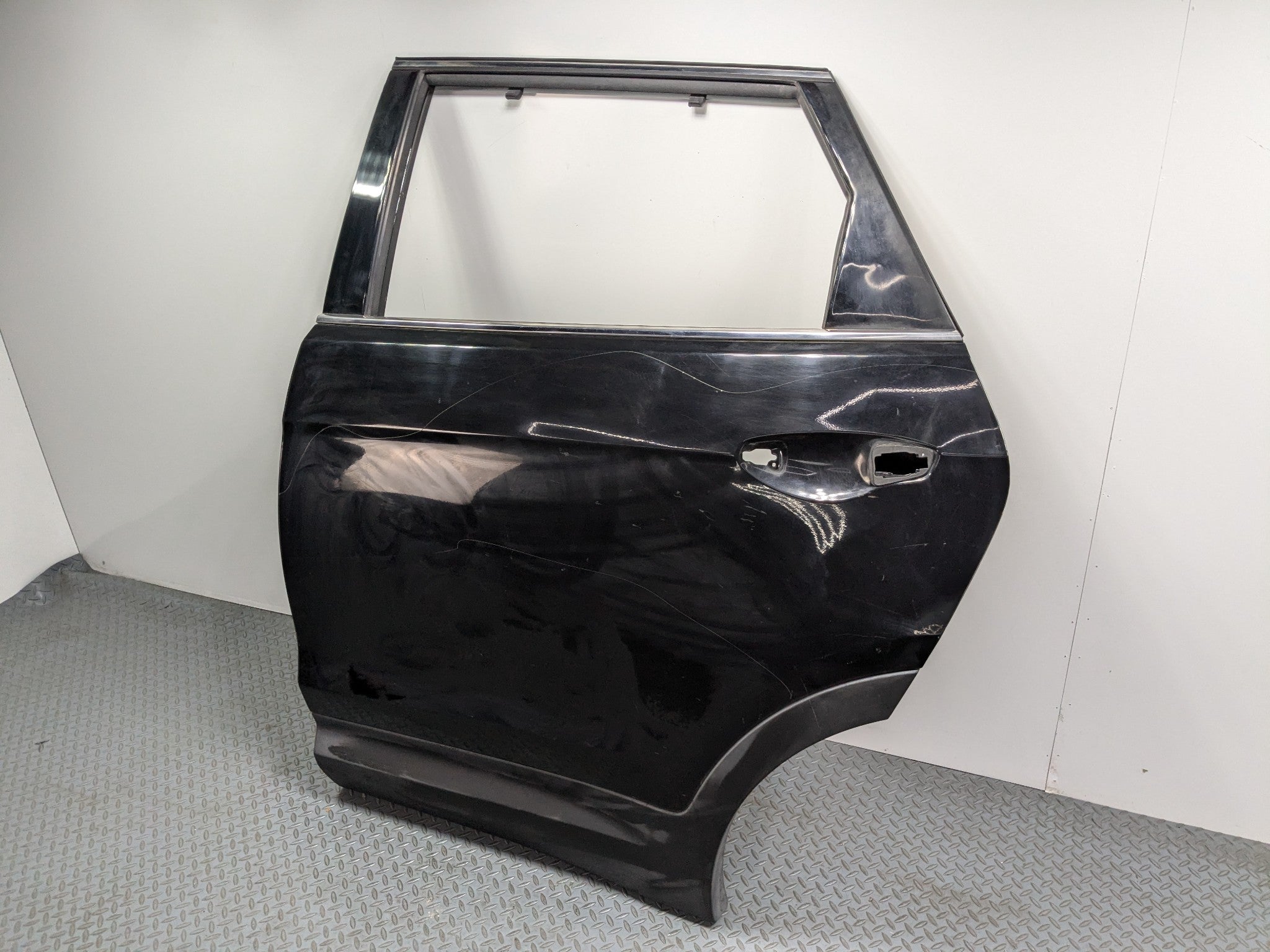 2013 - 2016 HYUNDAI SANTA FE OEM DOOR SHELL PANEL BLACK REAR LEFT DRIVER SIDE