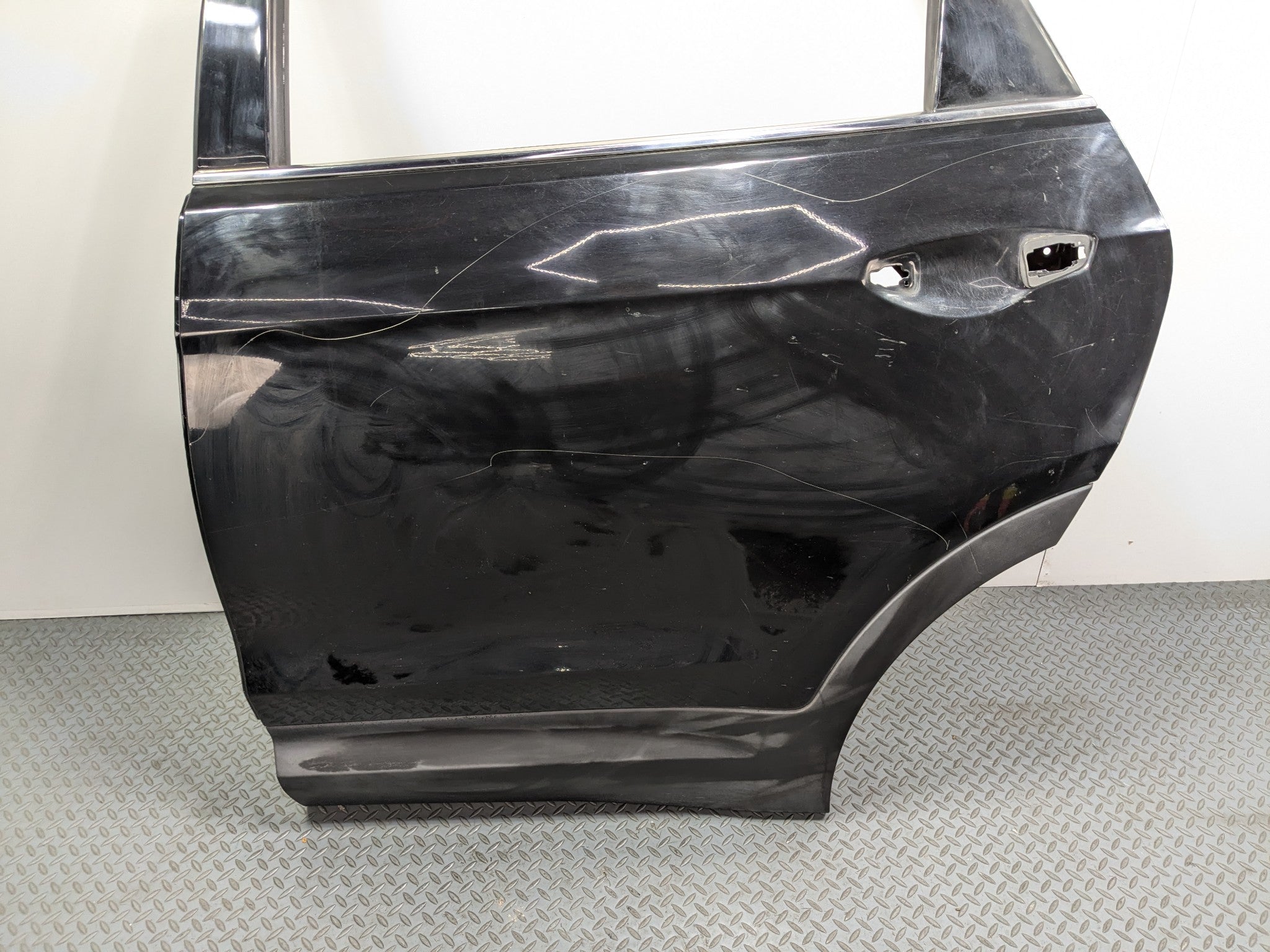 2013 - 2016 HYUNDAI SANTA FE OEM DOOR SHELL PANEL BLACK REAR LEFT DRIVER SIDE