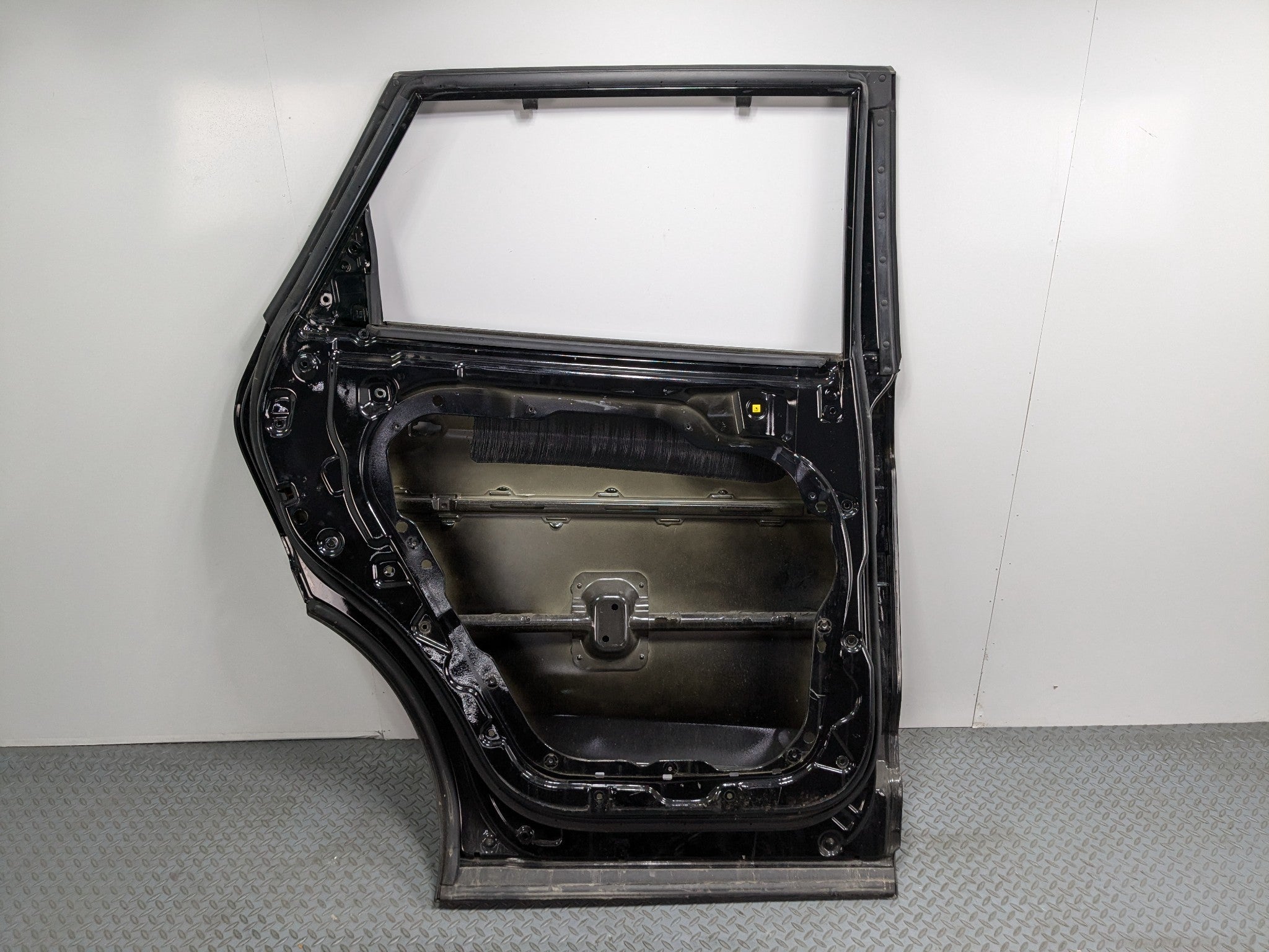 2013 - 2016 HYUNDAI SANTA FE OEM DOOR SHELL PANEL BLACK REAR LEFT DRIVER SIDE