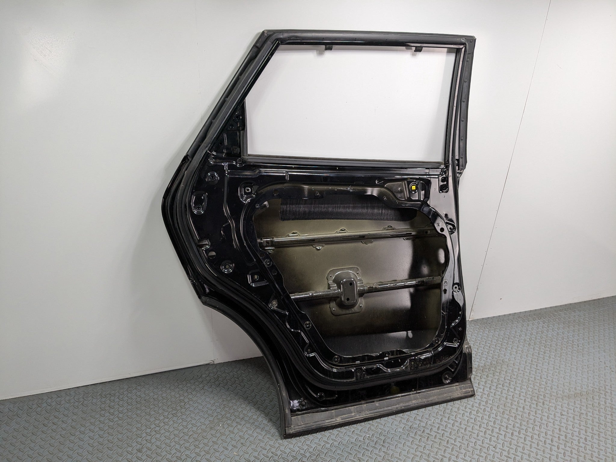 2013 - 2016 HYUNDAI SANTA FE OEM DOOR SHELL PANEL BLACK REAR LEFT DRIVER SIDE