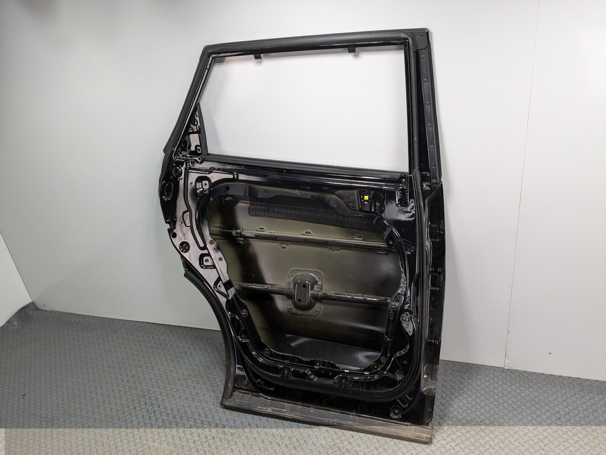 2013 - 2016 HYUNDAI SANTA FE OEM DOOR SHELL PANEL BLACK REAR LEFT DRIVER SIDE