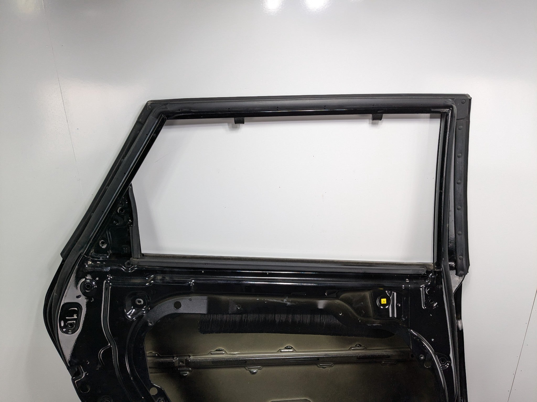 2013 - 2016 HYUNDAI SANTA FE OEM DOOR SHELL PANEL BLACK REAR LEFT DRIVER SIDE