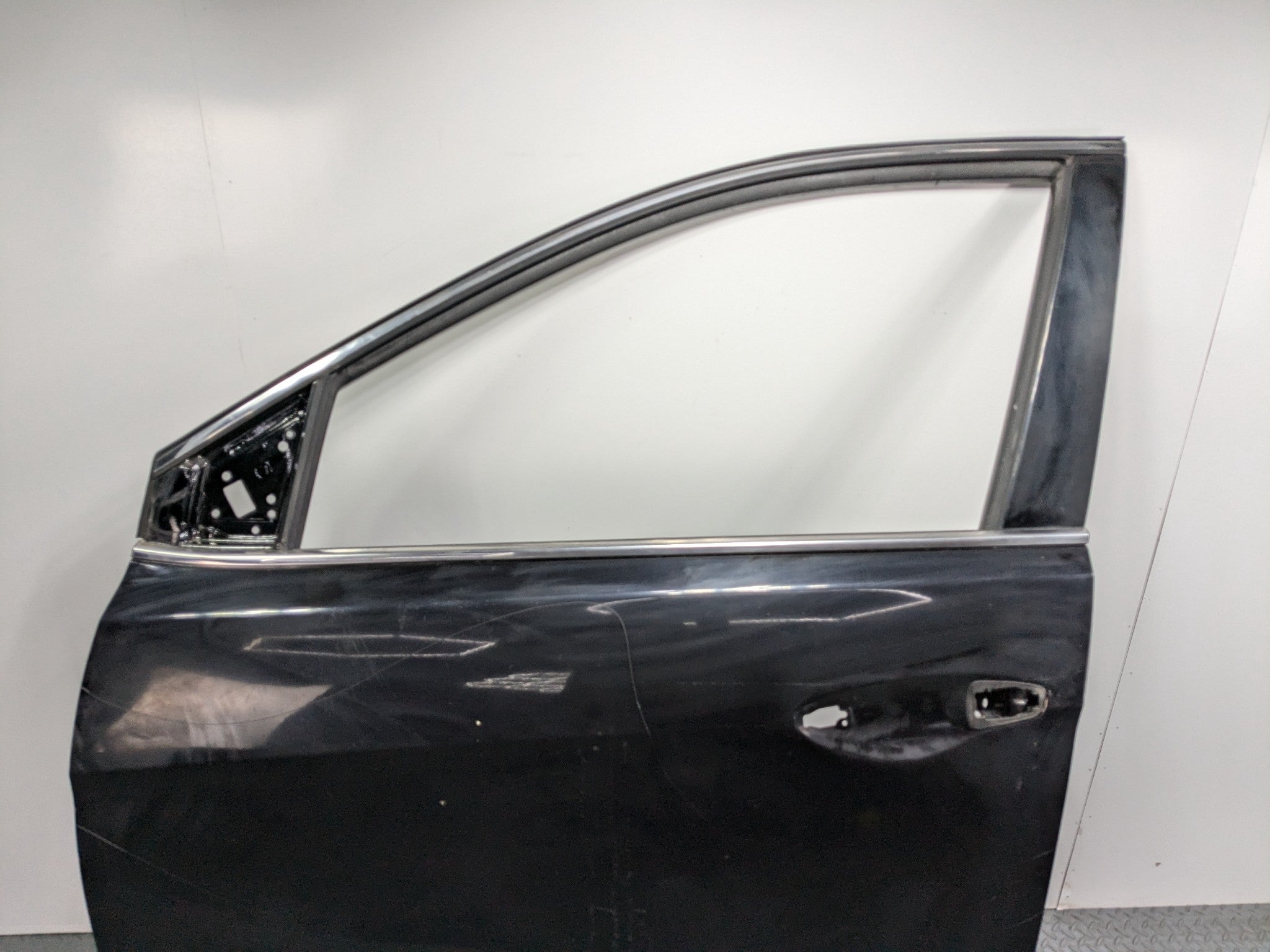 2013 - 2016 HYUNDAI SANTA FE OEM DOOR SHELL PANEL BLACK FRONT LEFT DRIVER SIDE