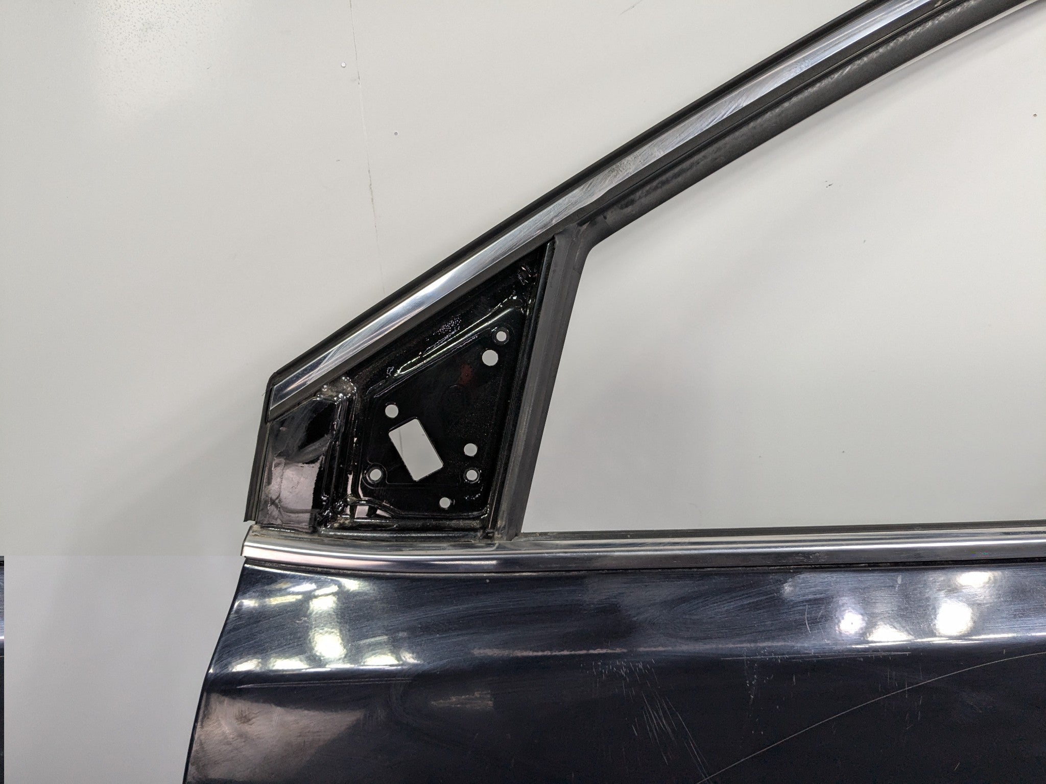 2013 - 2016 HYUNDAI SANTA FE OEM DOOR SHELL PANEL BLACK FRONT LEFT DRIVER SIDE
