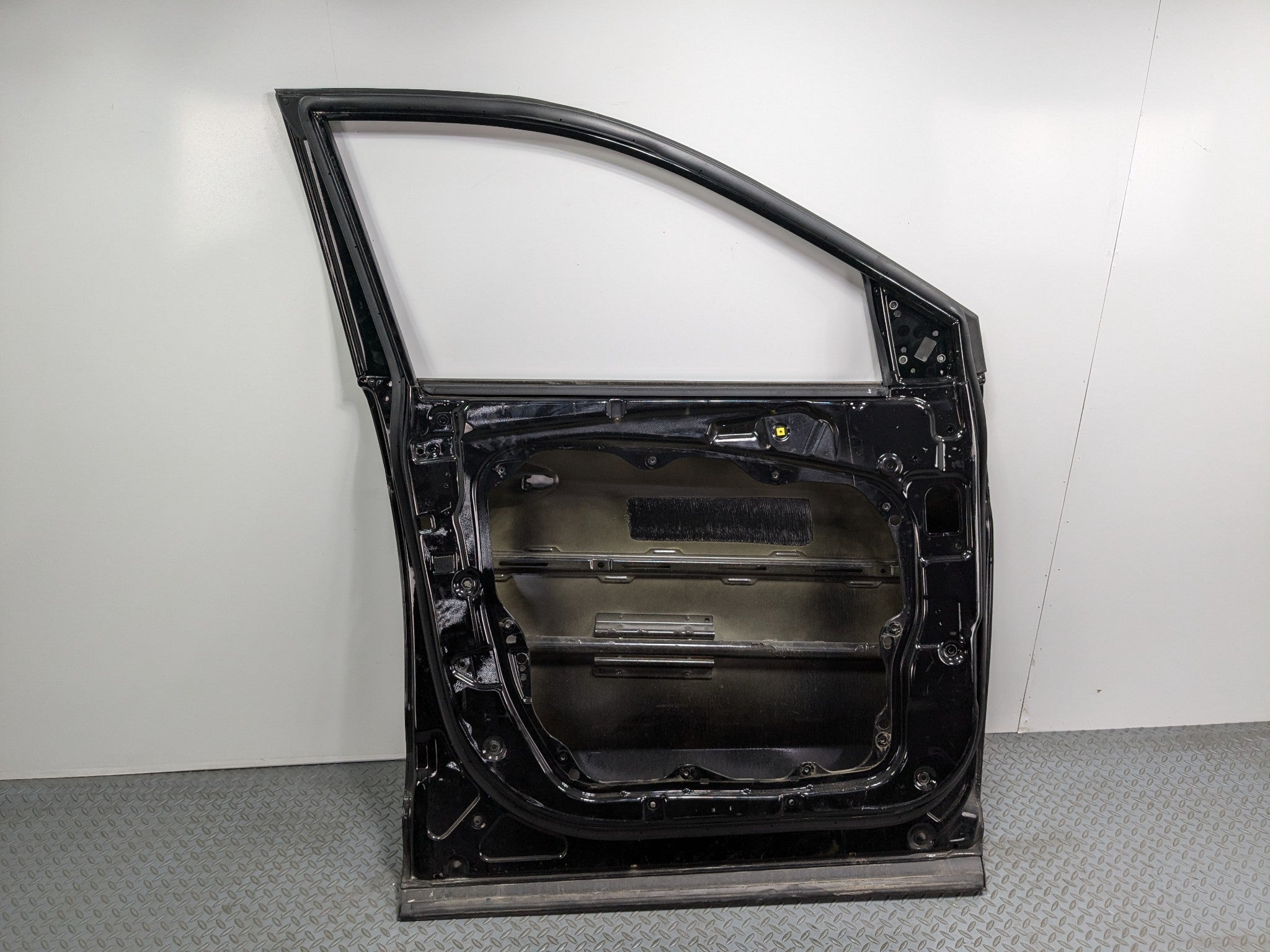 2013 - 2016 HYUNDAI SANTA FE OEM DOOR SHELL PANEL BLACK FRONT LEFT DRIVER SIDE